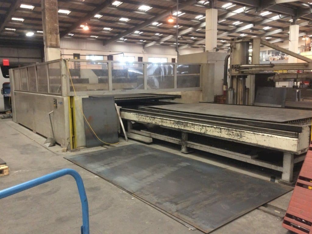 Frontansicht der LVD Implus 4030 Maschine