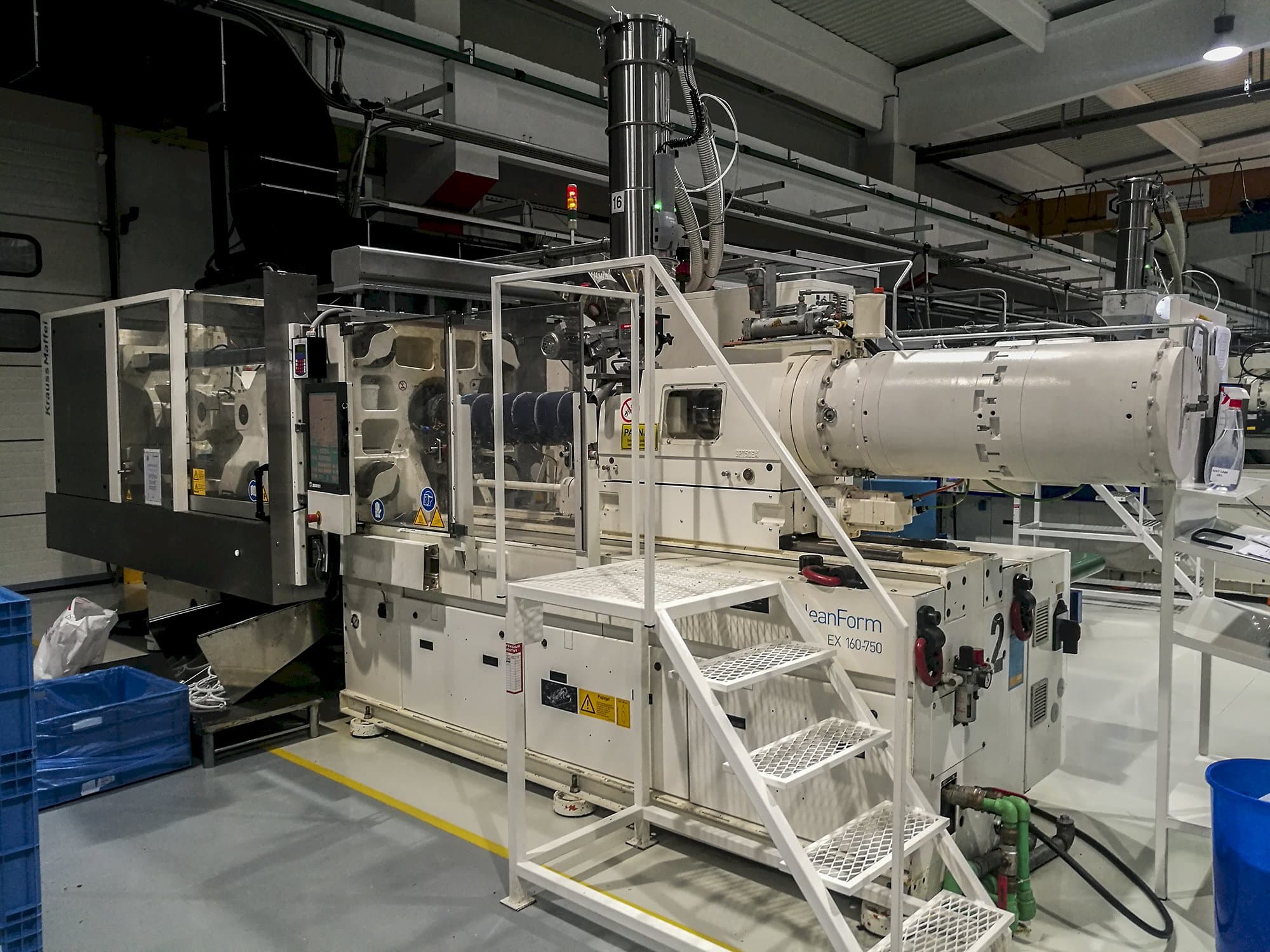 Rechte Ansicht der Krauss Maffei 160-750 EX Maschine