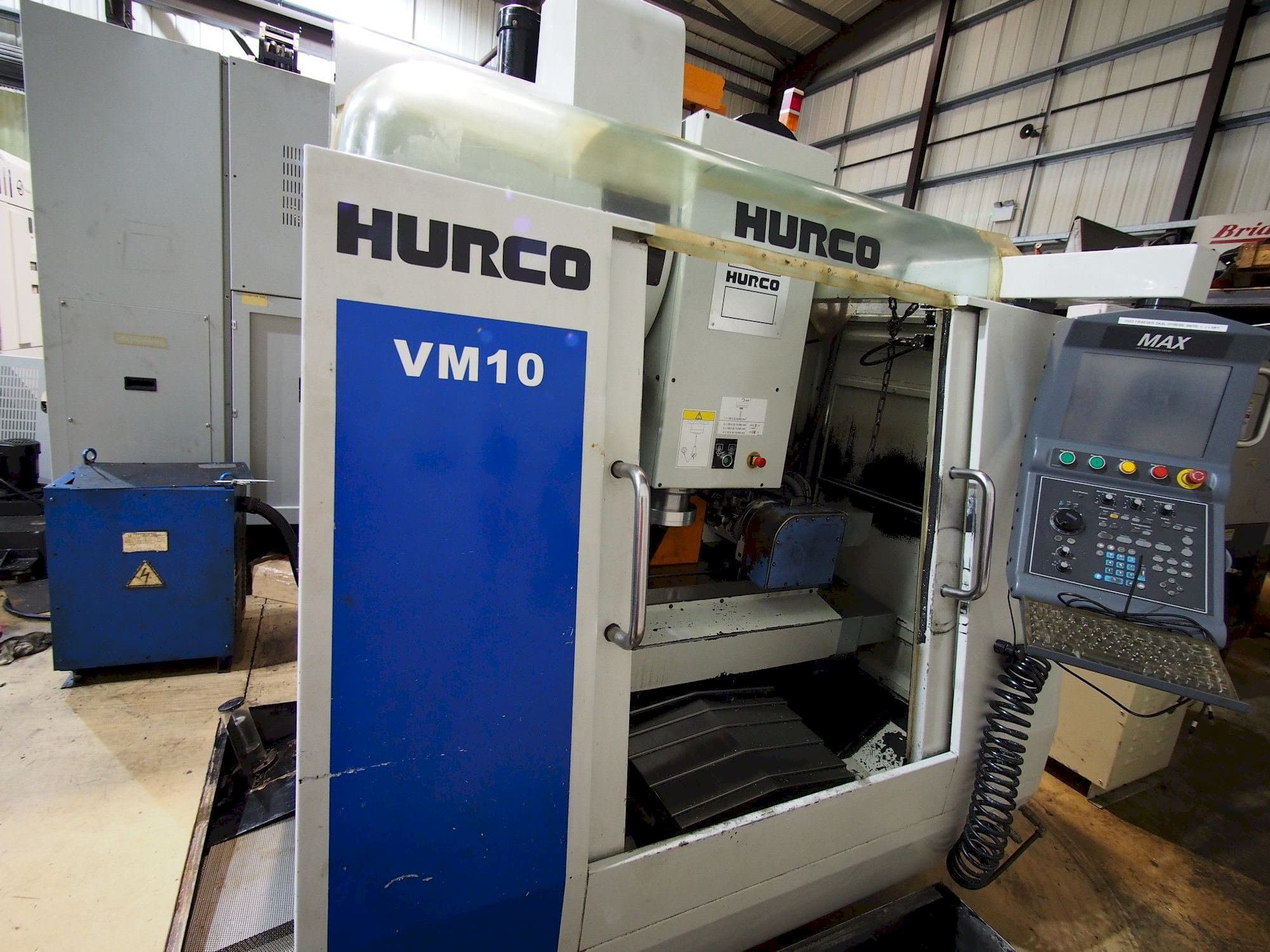 Frontansicht der Hurco VM10 Maschine