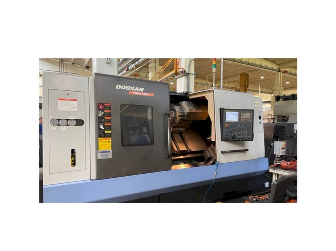 Frontansicht der Doosan PUMA 480 MB Maschine