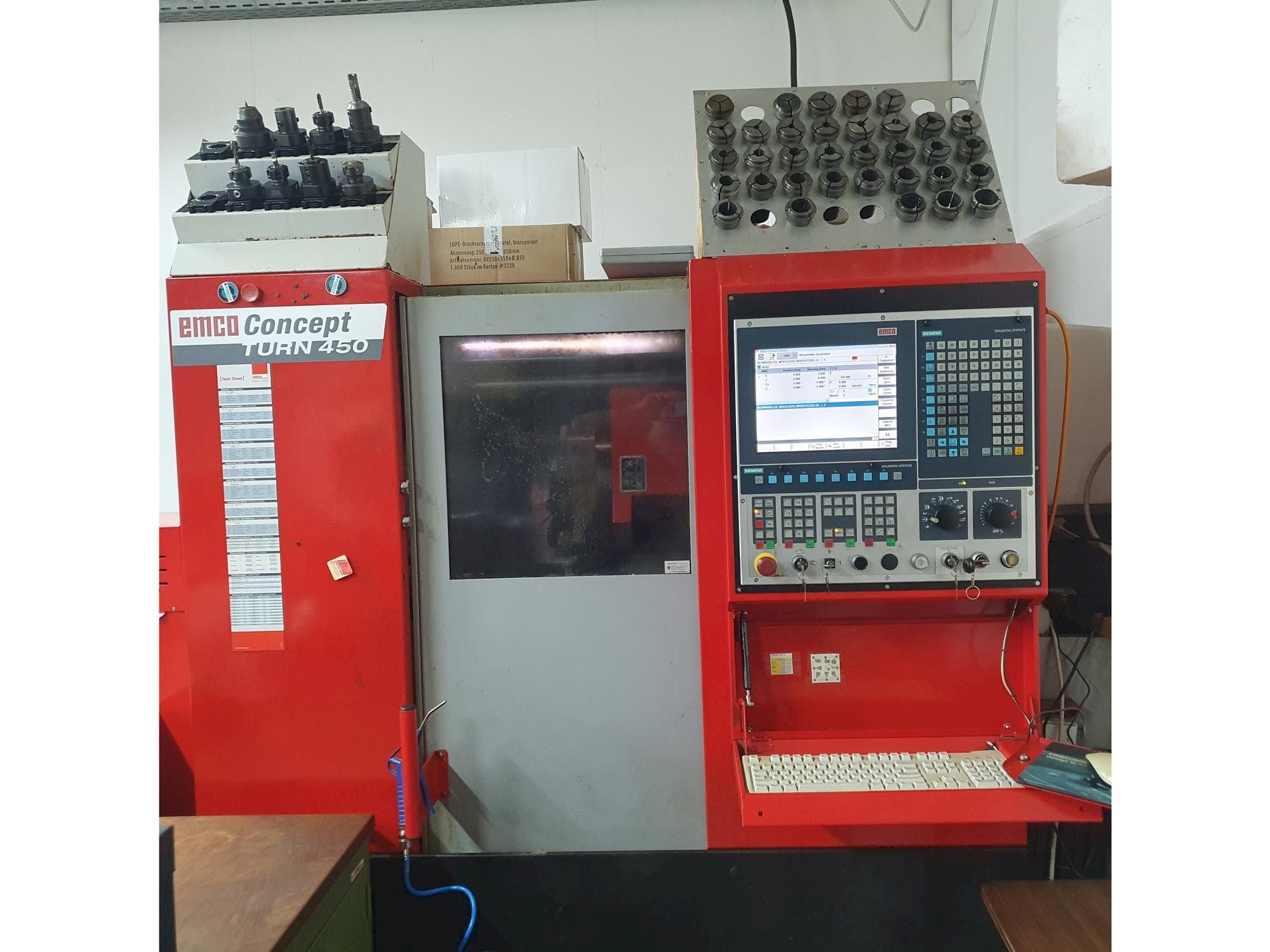 Frontansicht der EMCO Concept 450 Maschine