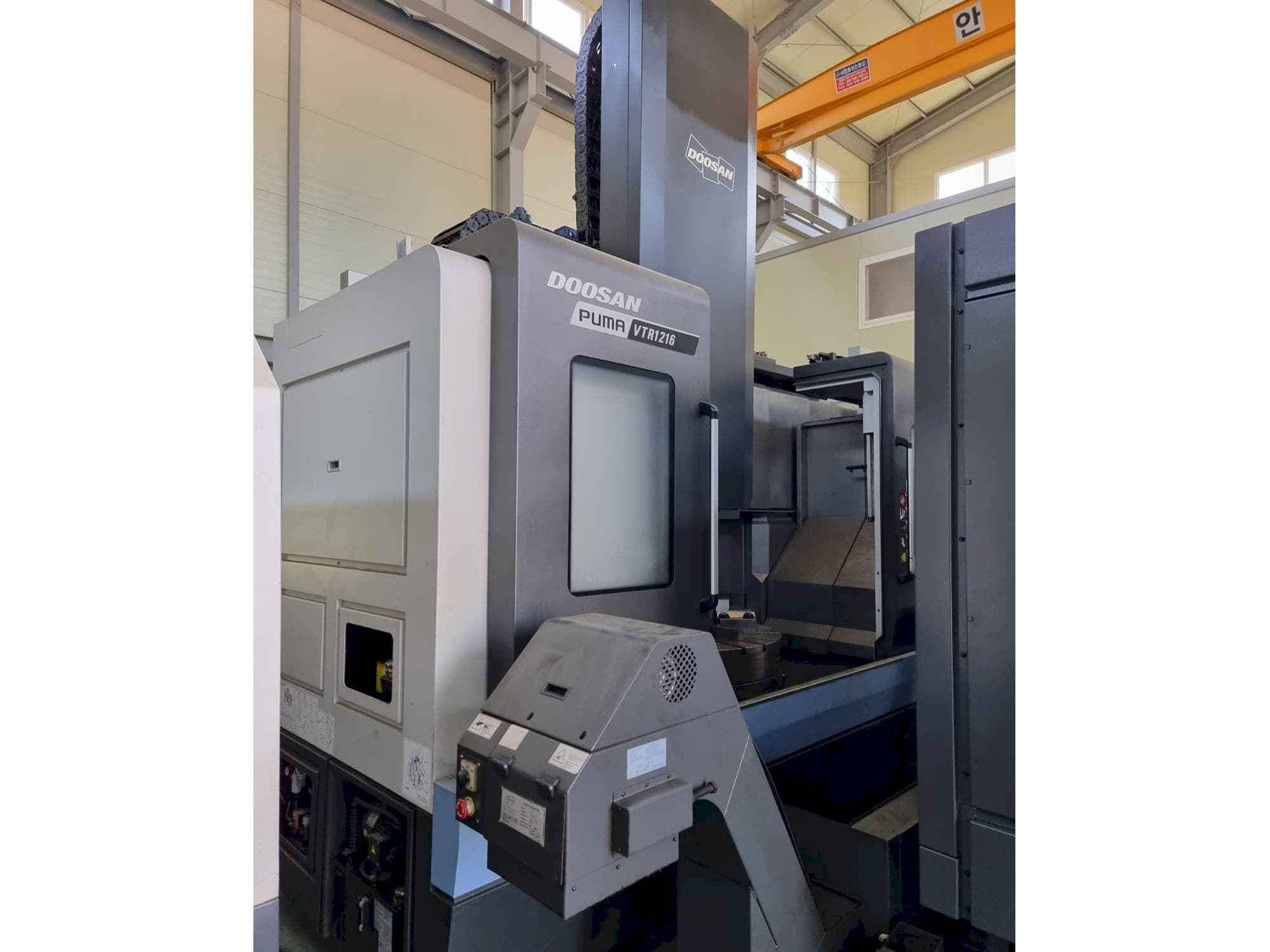 Frontansicht der Puma VTR 1216 Maschine