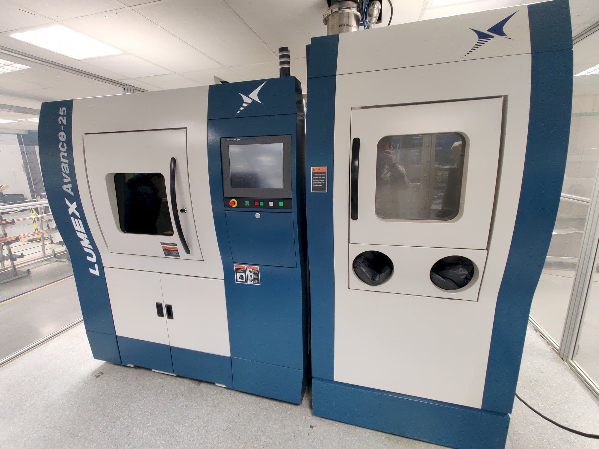Frontansicht der Matsuura Lumex Avance-25 Maschine