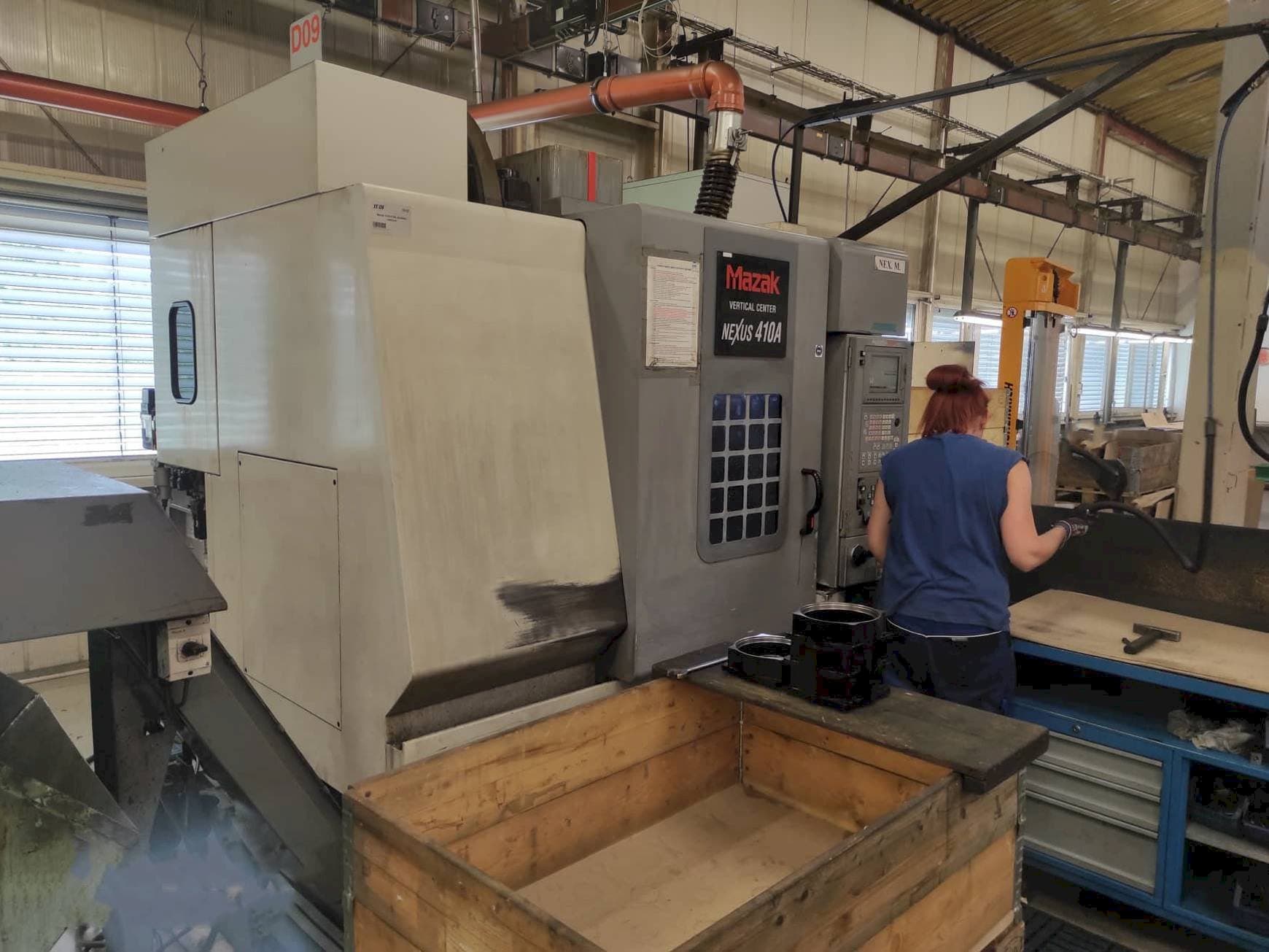 Frontansicht der Mazak VCN-410A Maschine