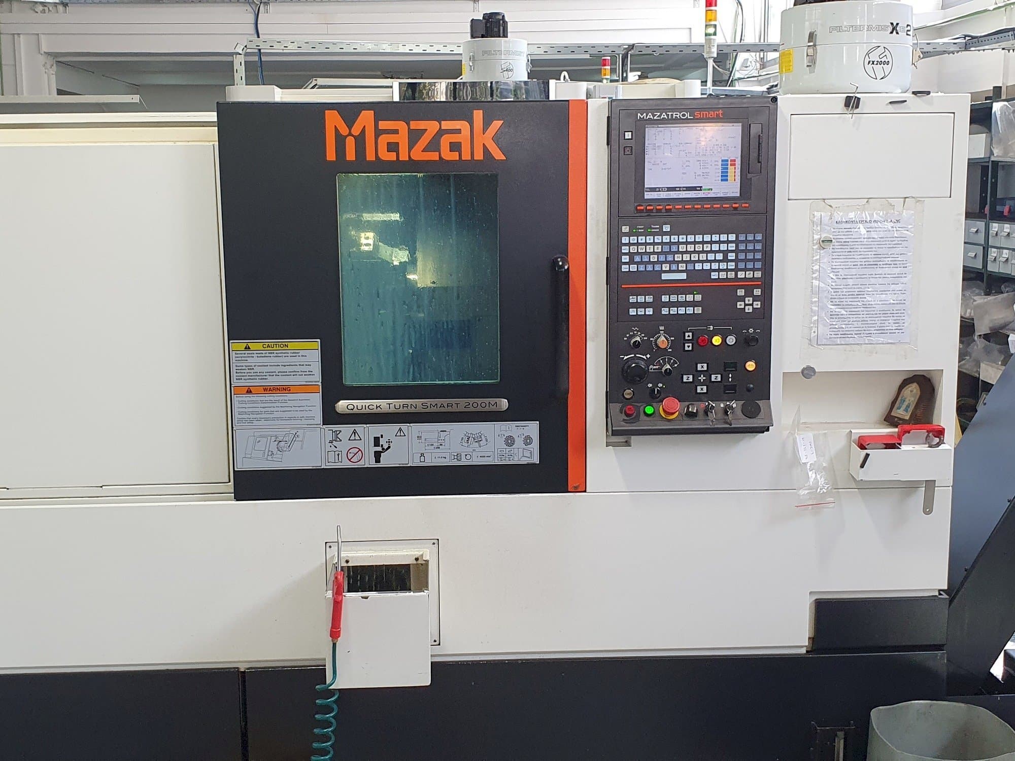 Frontansicht der Mazak QTS200M Maschine