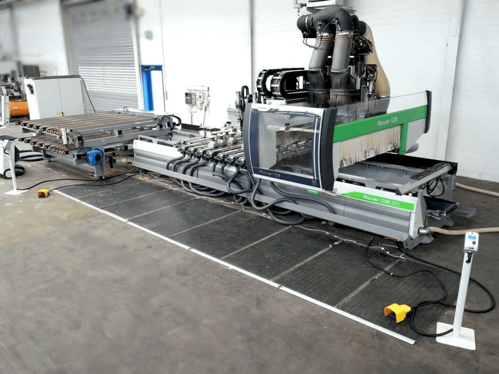 Frontansicht der BIESSE Rover C6  Maschine