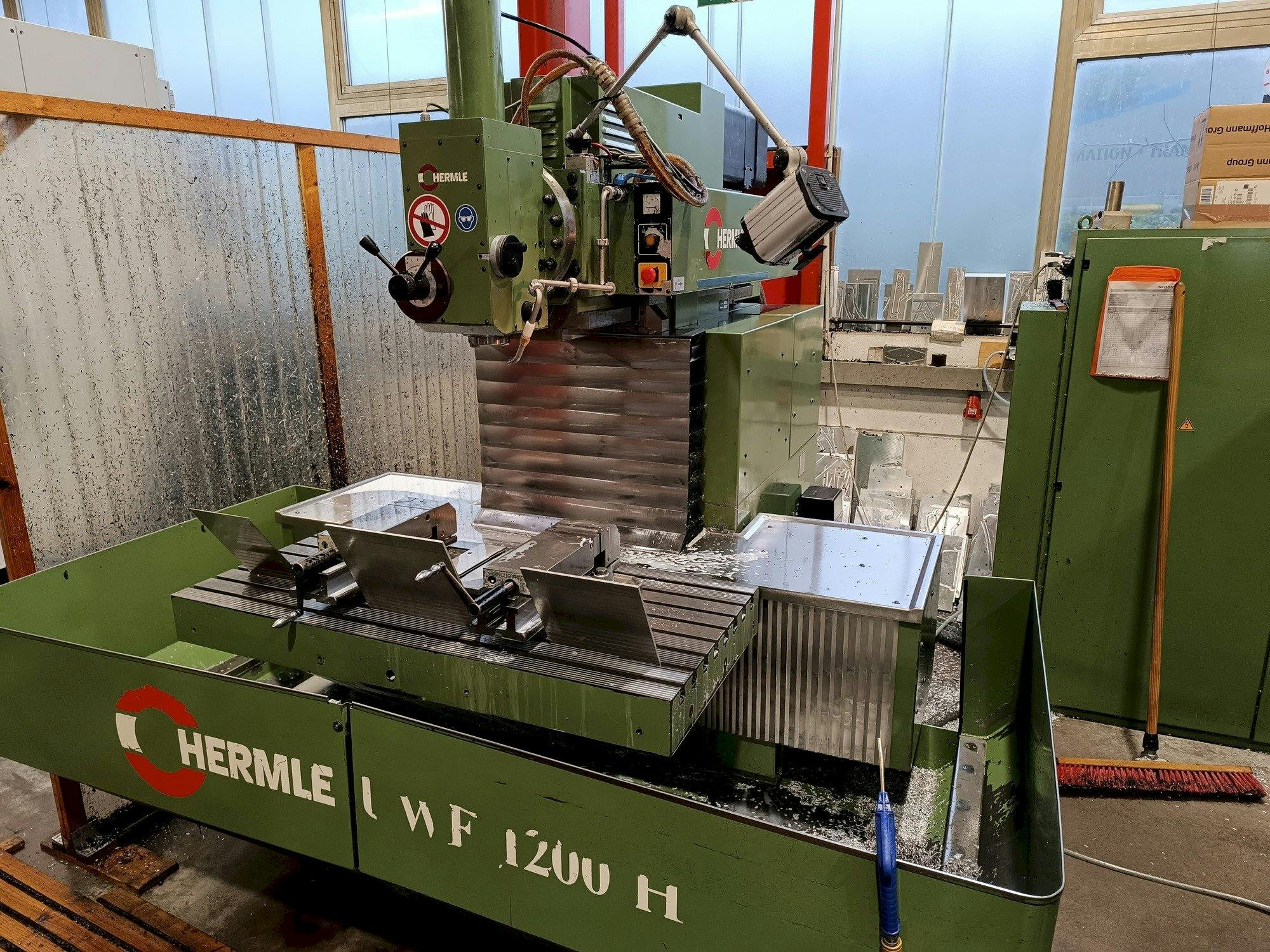 Frontansicht der HERMLE UWF1200  Maschine