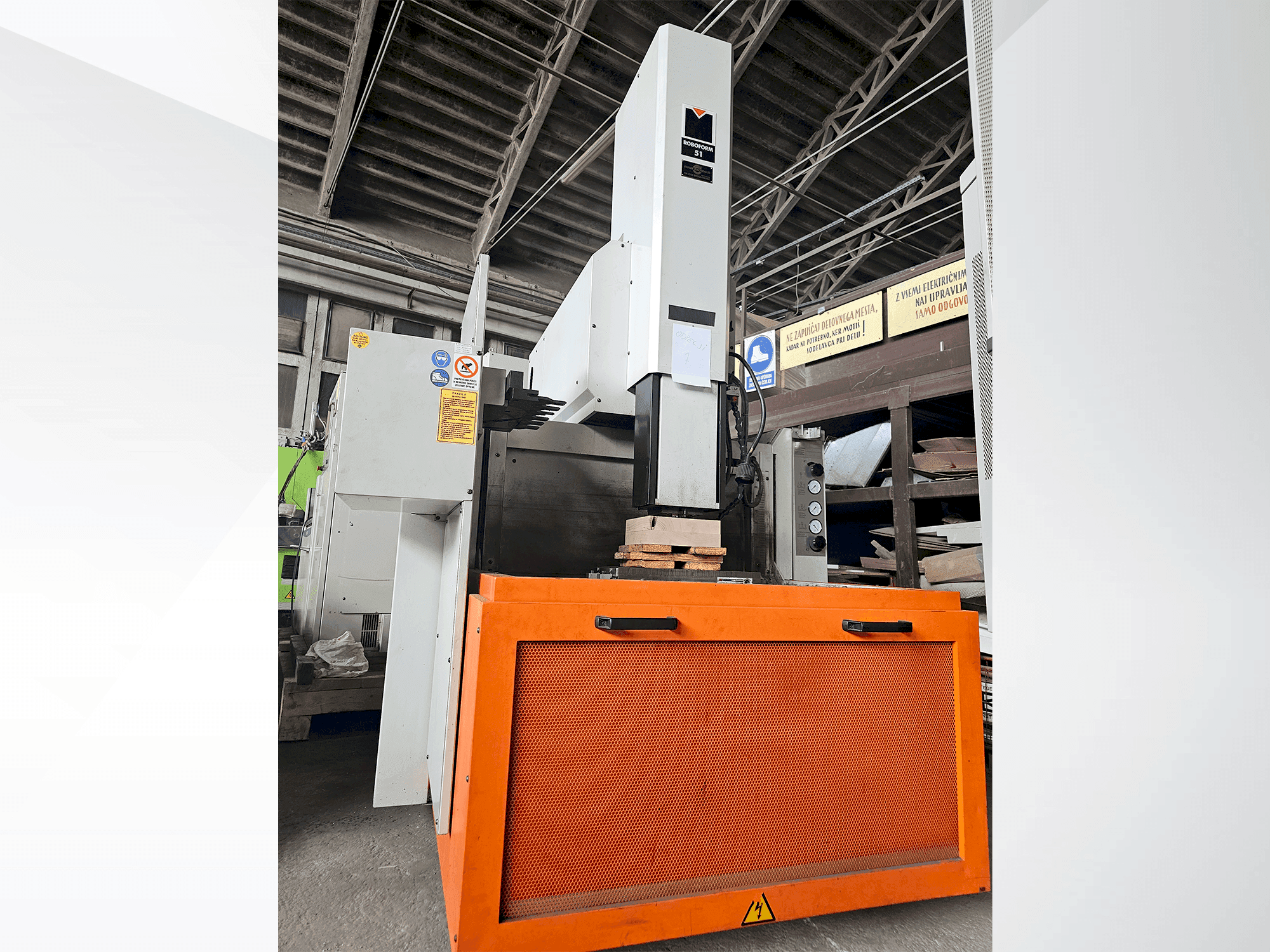 Frontansicht der CHARMILLES ROBOFORM 51  Maschine