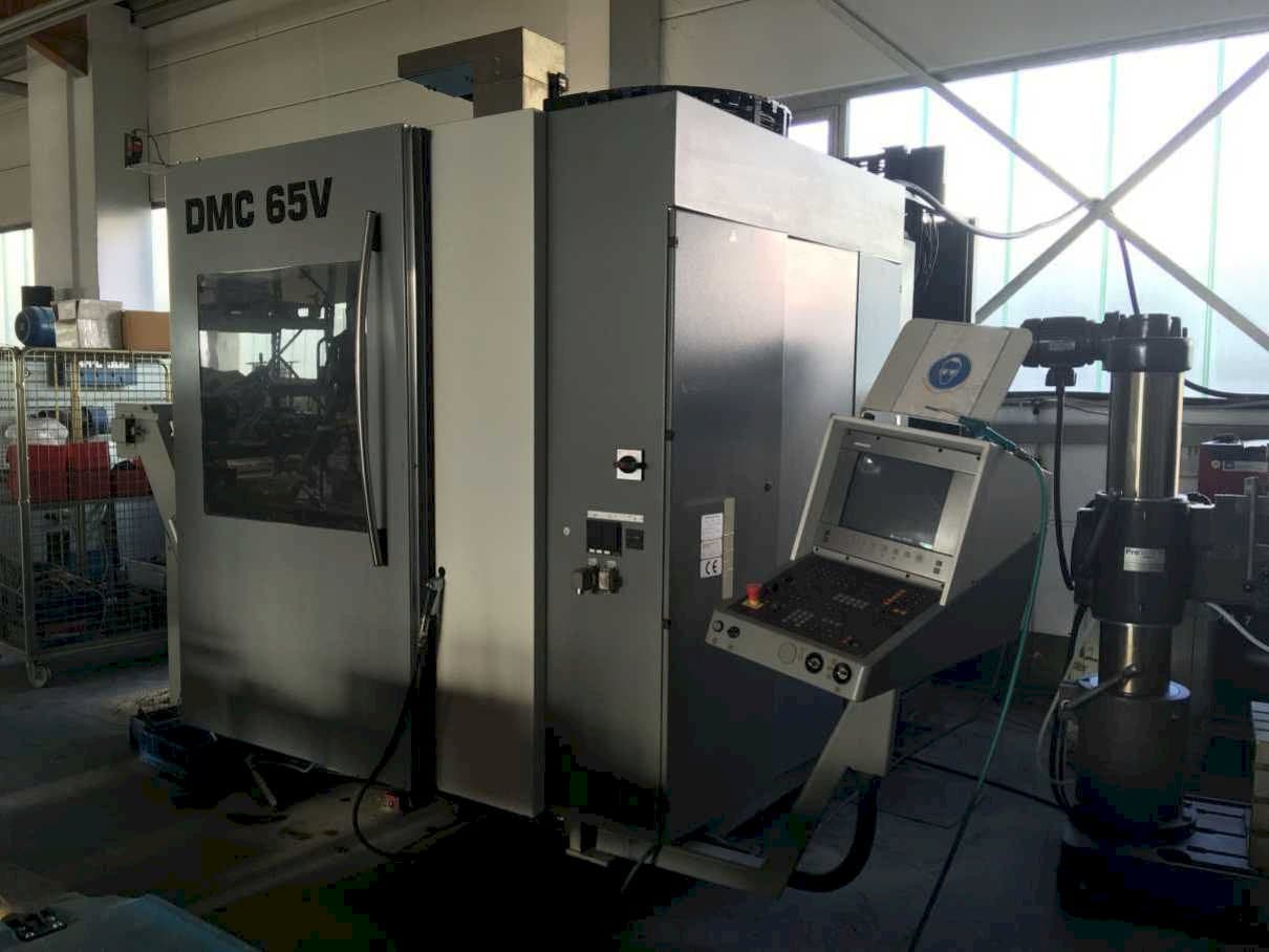 Frontansicht der DECKEL MAHO DMC65V Maschine