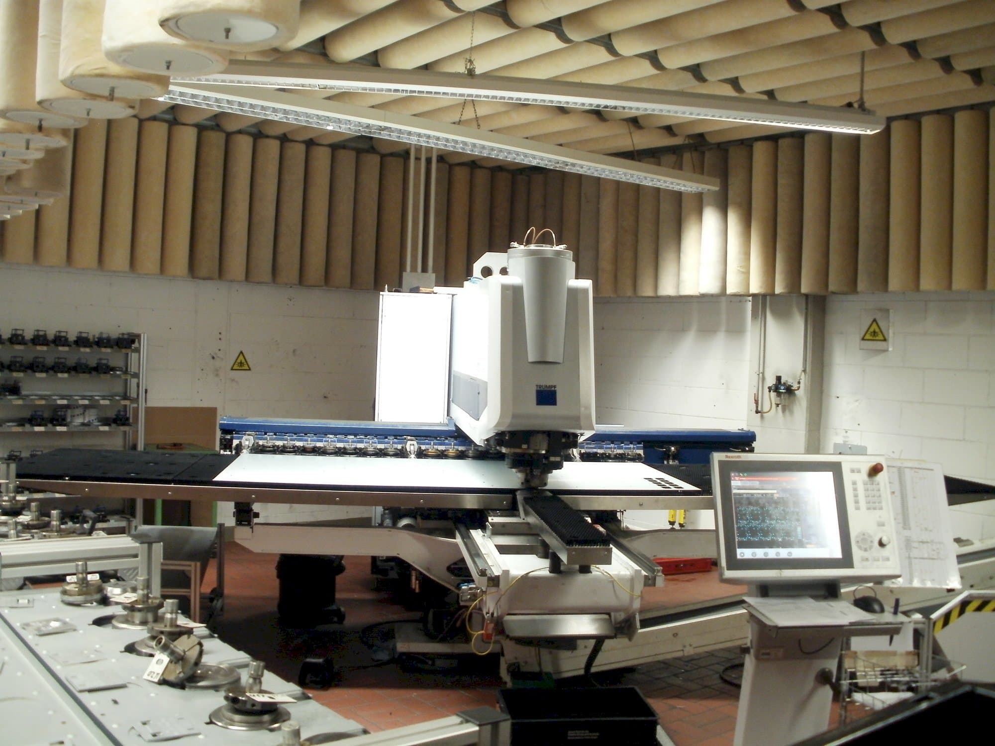 Frontansicht der Trumpf TruPunch 3000 S11 Maschine