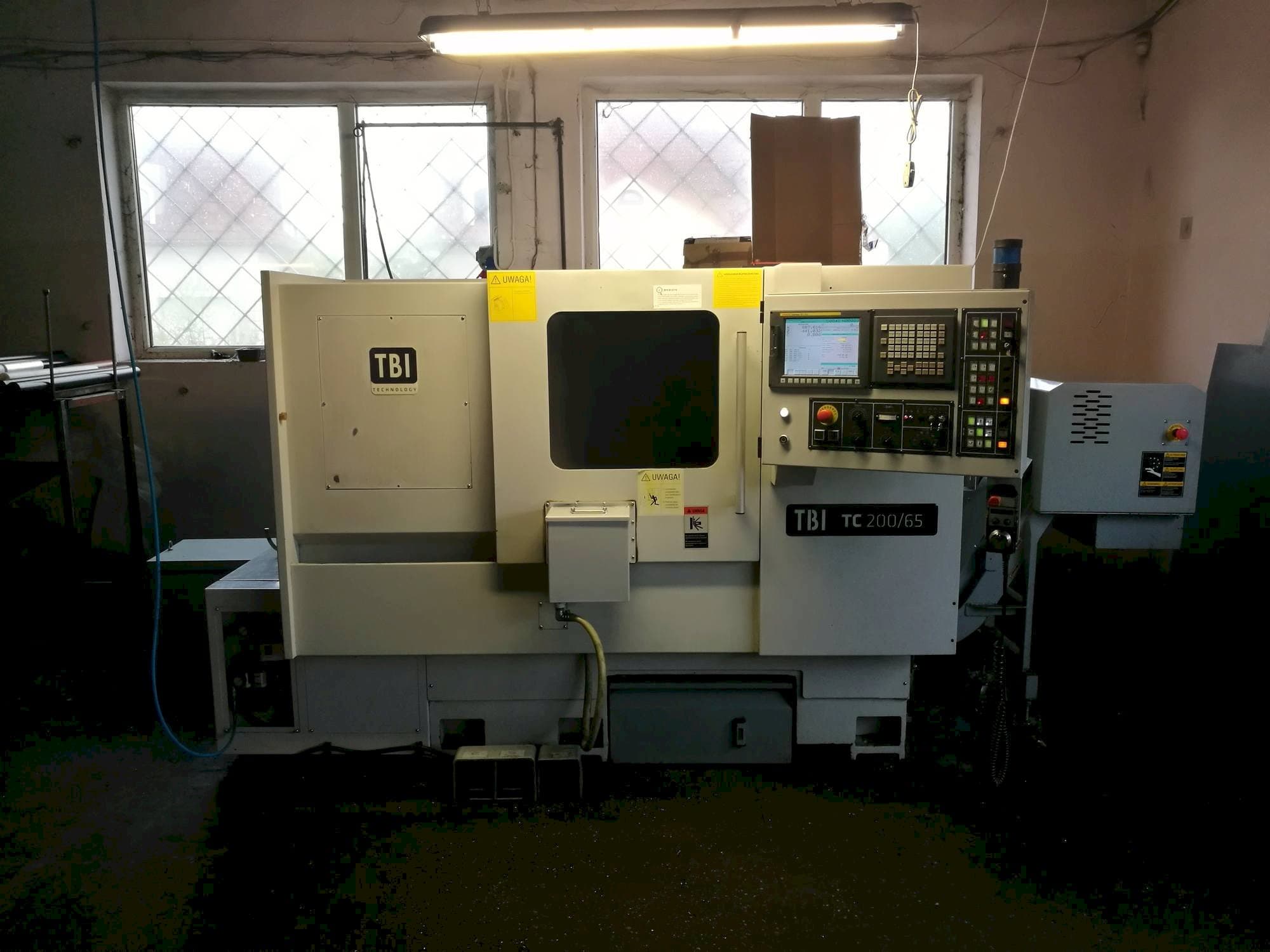 Frontansicht der TBI TC 200-65MC Maschine