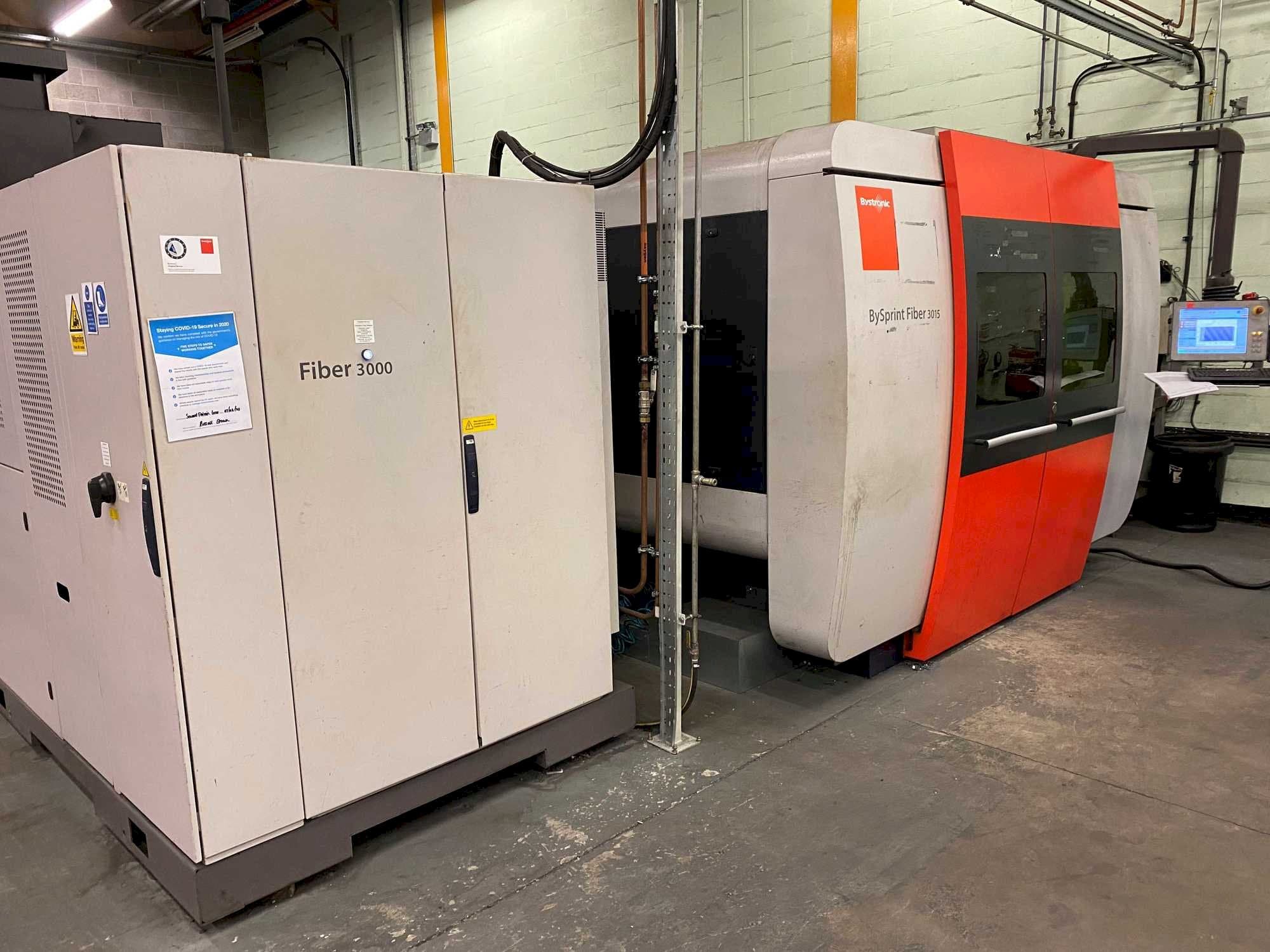 Frontansicht der Bystronic BySprint 3015 Fiber Maschine