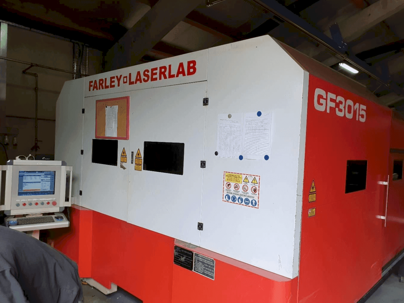 Frontansicht der Farley Laserlab Ht Gf 3015 Fiber Maschine