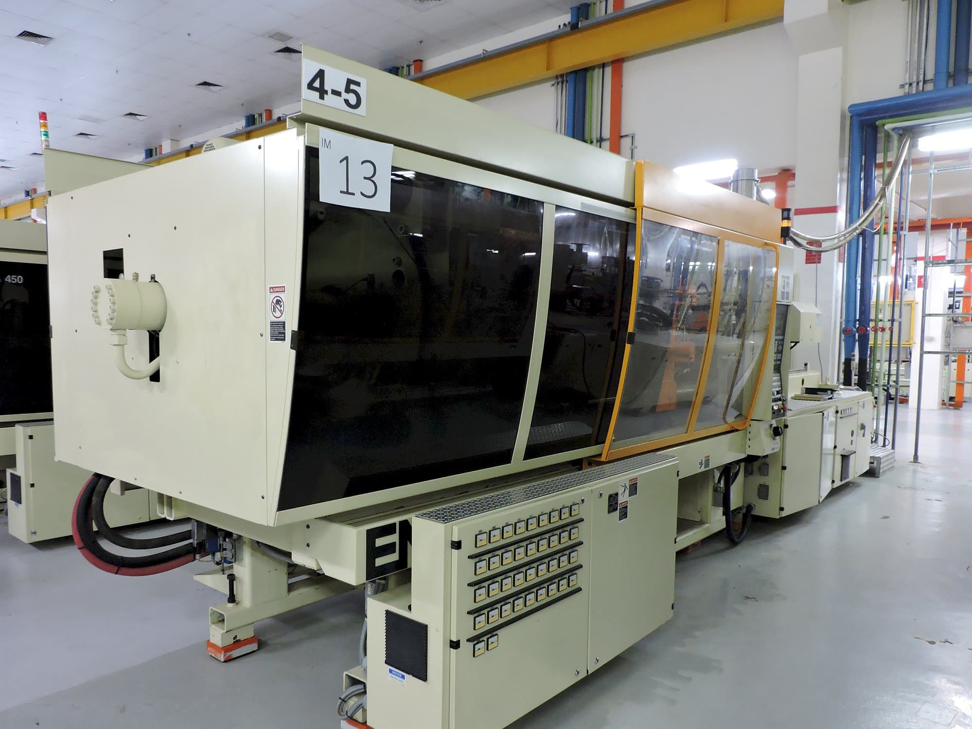 Linke Ansicht der ENGEL TOGGLE 1350/450 Maschine