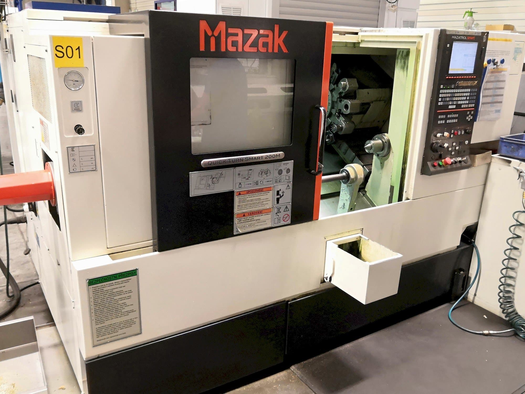 Frontansicht der Mazak Quick Turn Smart 200M Maschine