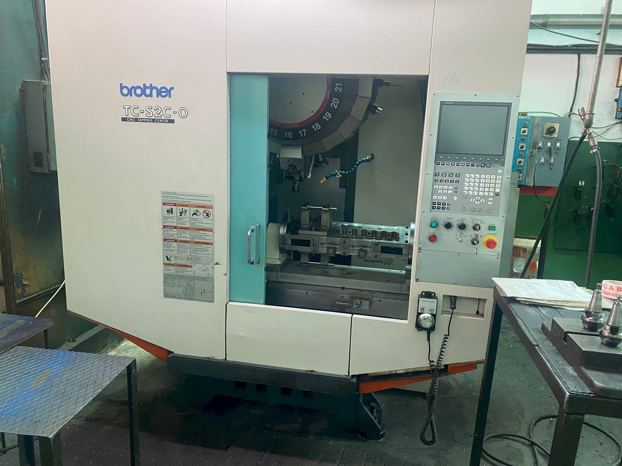 Frontansicht der Brother TC-S2C-0  Maschine