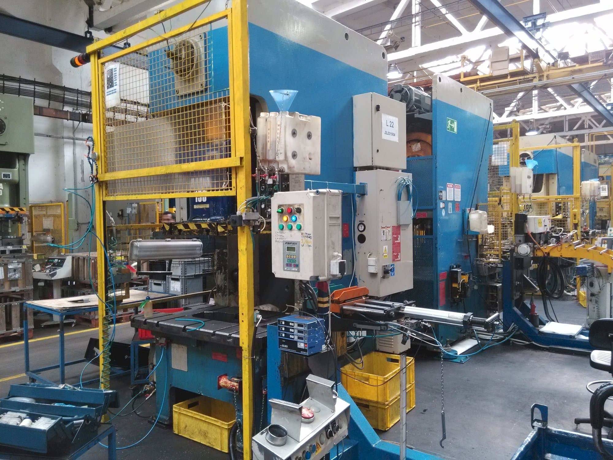 Frontansicht der AIDA NC 1-150 Maschine