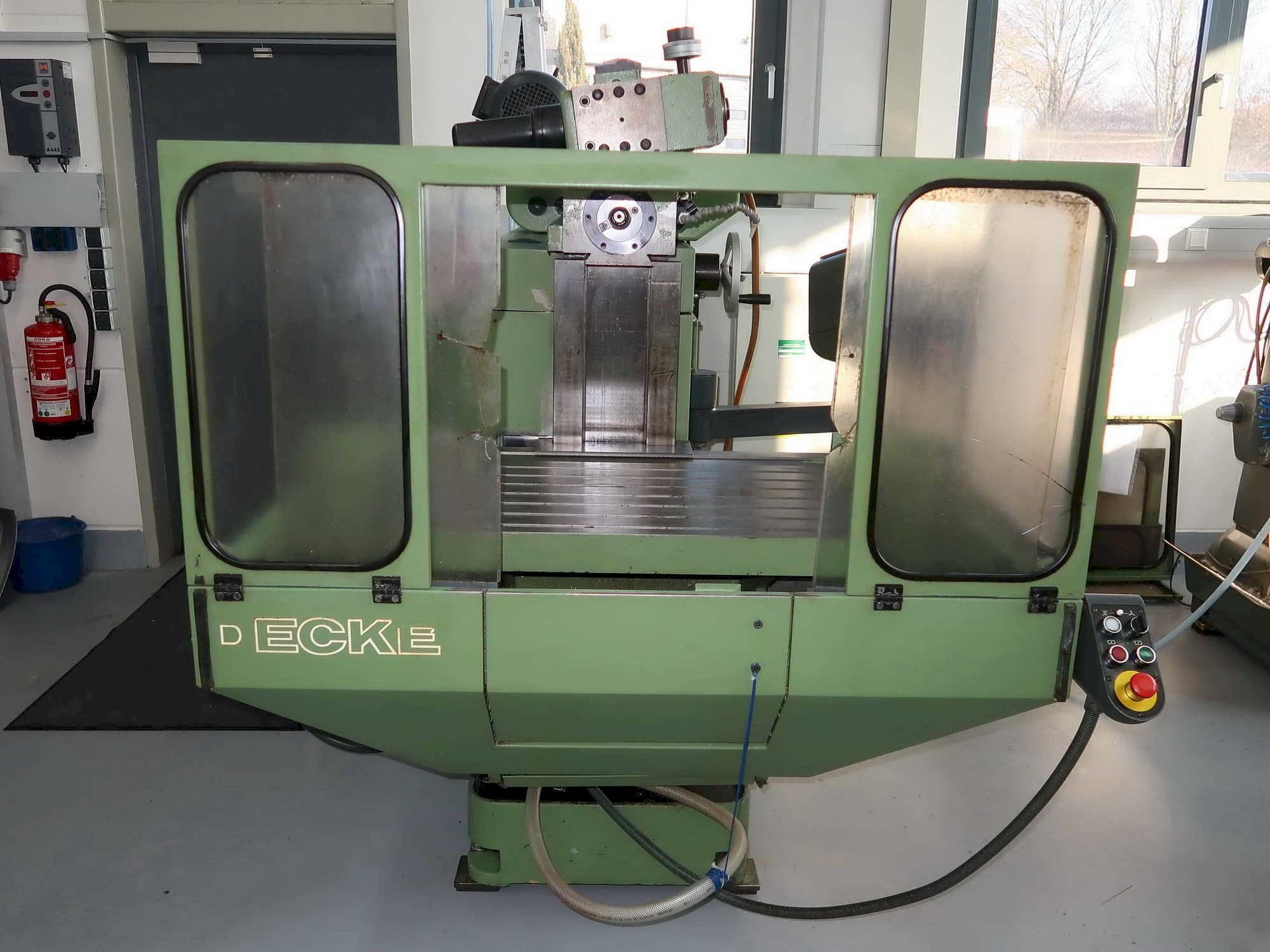 Frontansicht der DECKEL MAHO FP4MA  Maschine