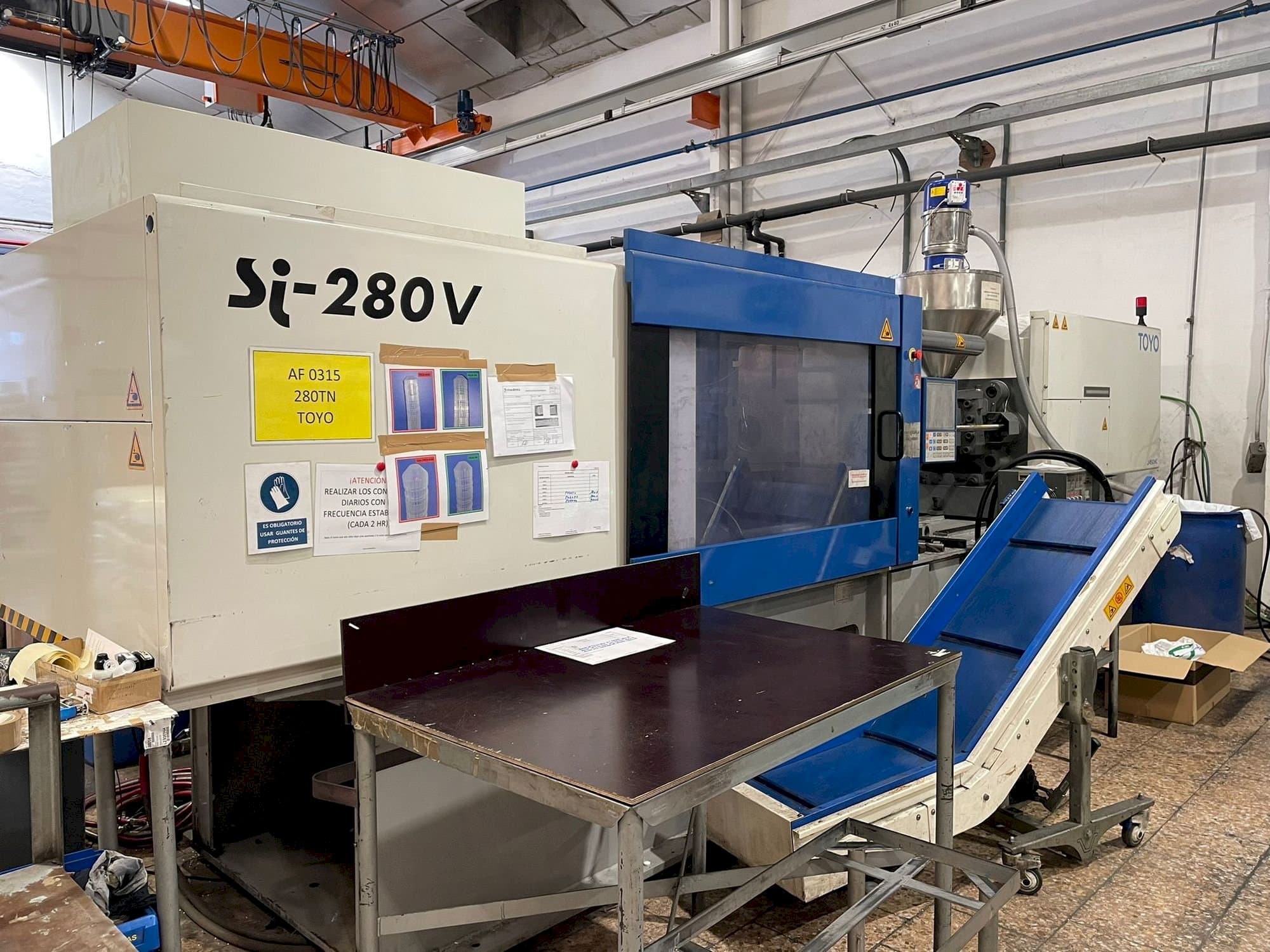 Frontansicht der Toyo Si-280-V Maschine