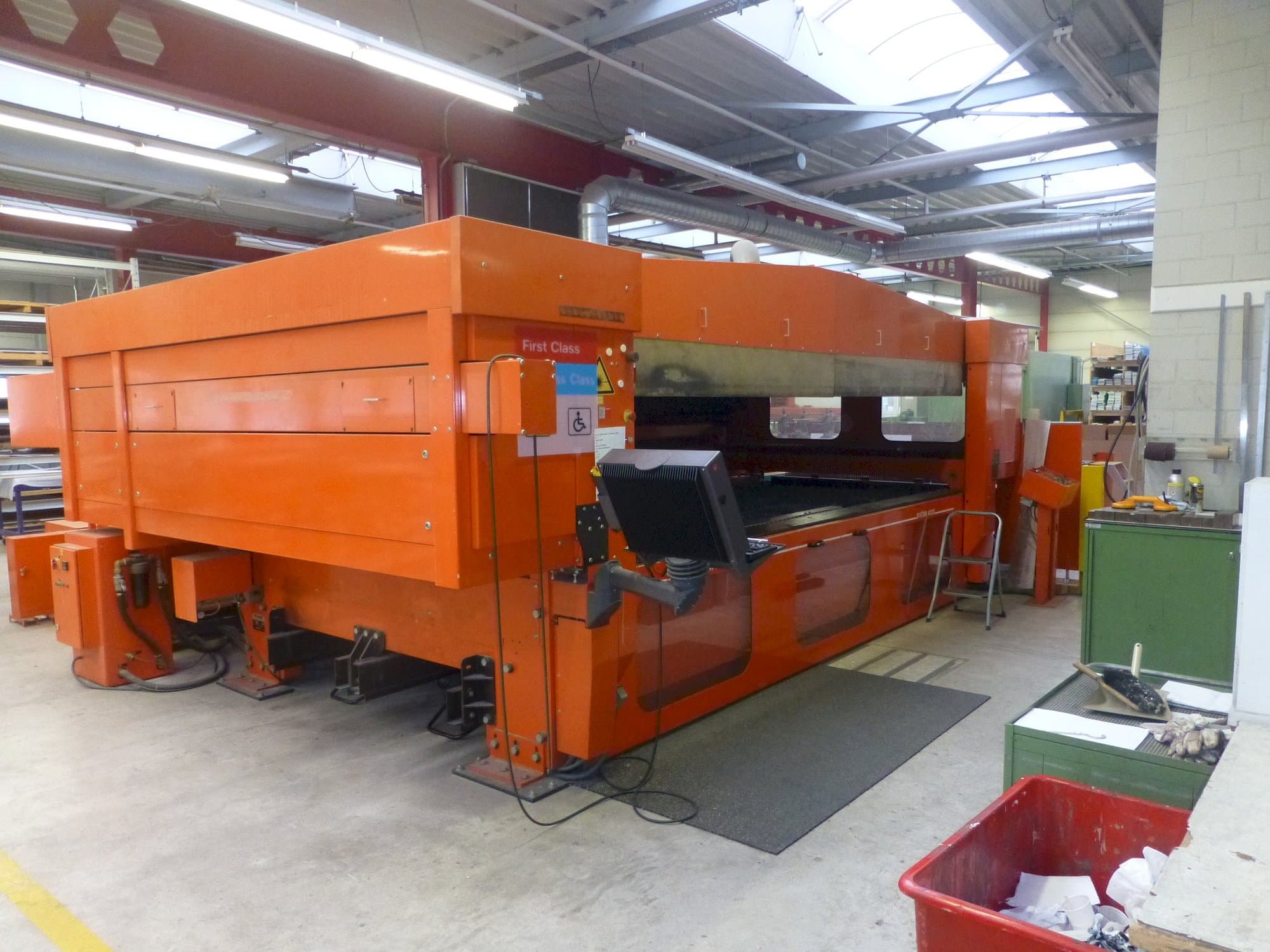 Frontansicht der Bystronic BYSTAR 4020 Maschine