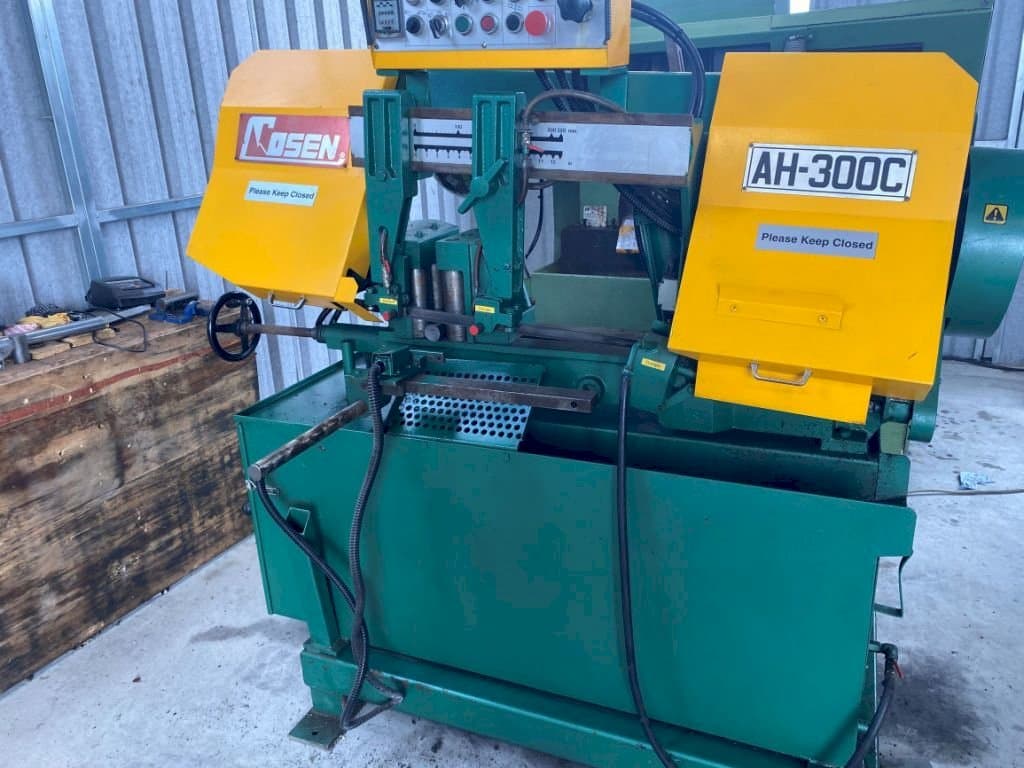 Frontansicht der Cosen AH300C Maschine