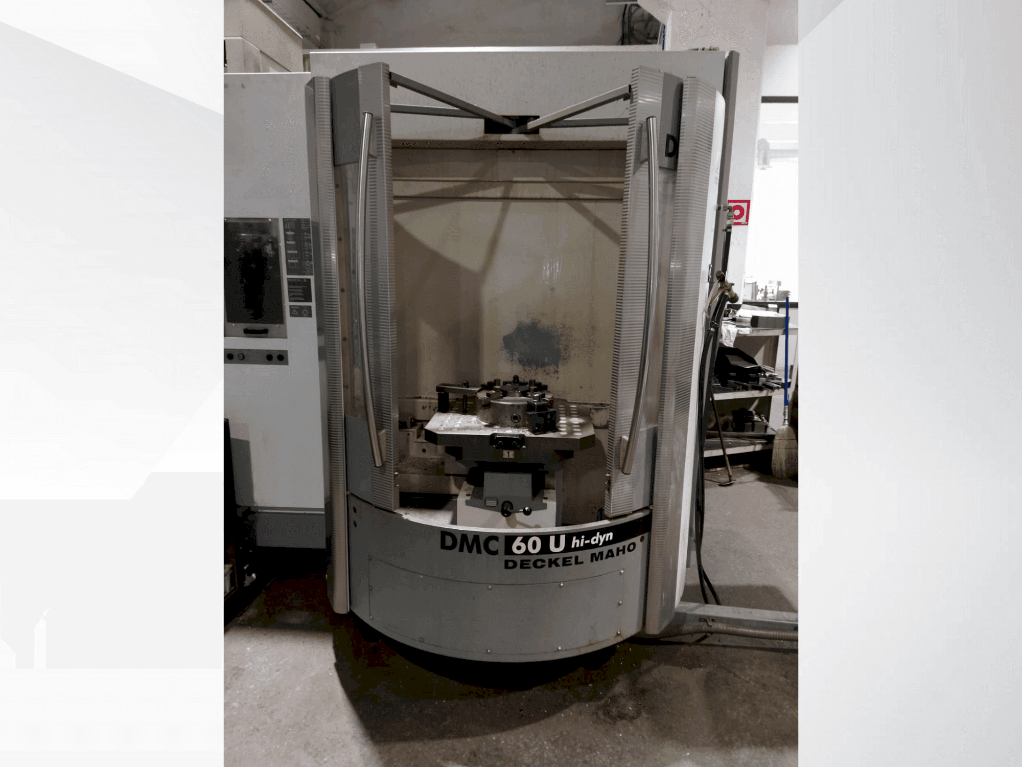 Frontansicht der DECKEL DMC 60 U hi-dyn Maschine