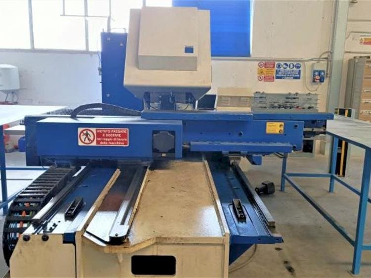 Frontansicht der Trumpf rumatic 2000R Maschine