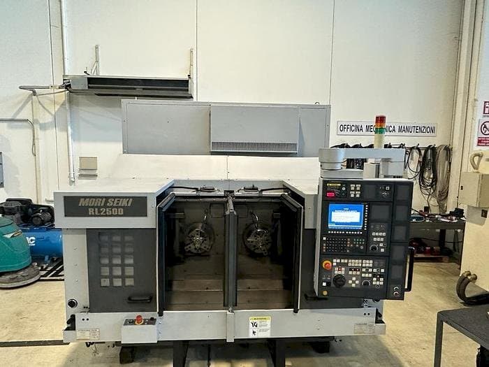 Frontansicht der MORI SEIKI RL 2500  Maschine