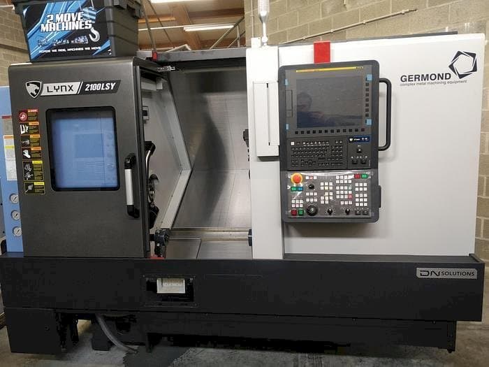 Frontansicht der DN SOLUTIONS LYNX 2100 LSYB Maschine
