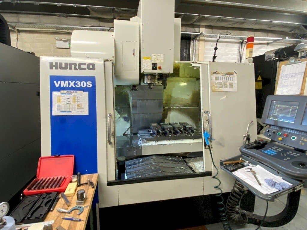 Frontansicht der Hurco VMX30S Maschine