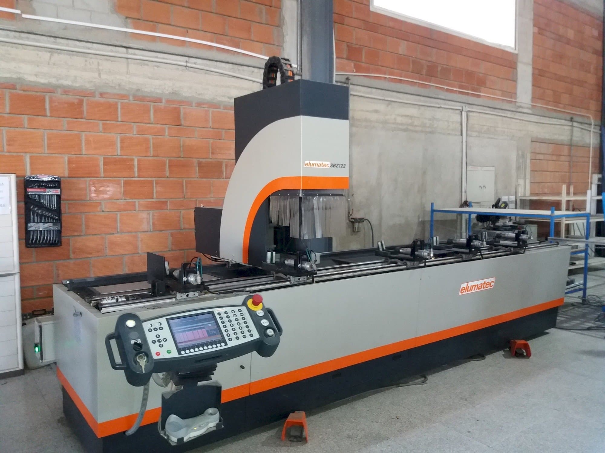 Frontansicht der Elumatec Sbz 122 Maschine