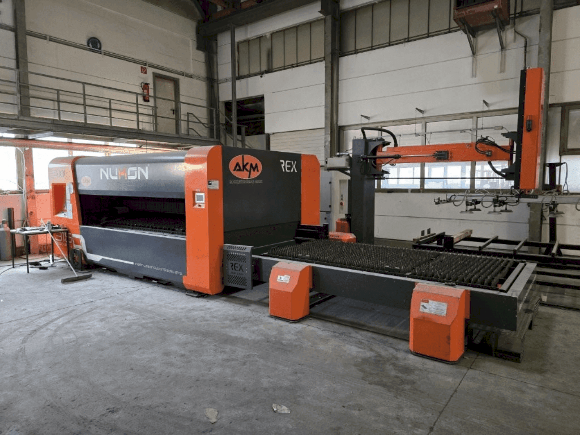 Frontansicht der NUKON Rex 315  Maschine