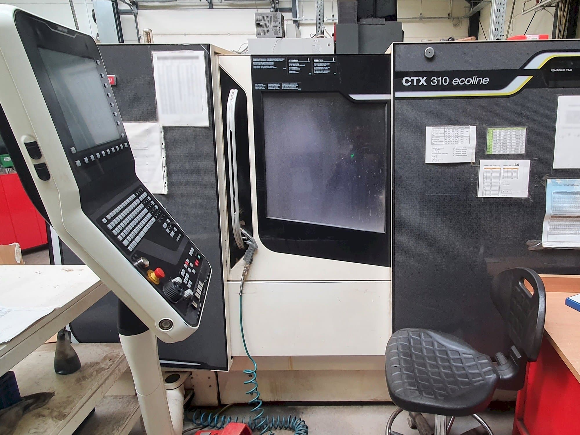 Frontansicht der DMG MORI SEIKI CTX Maschine
