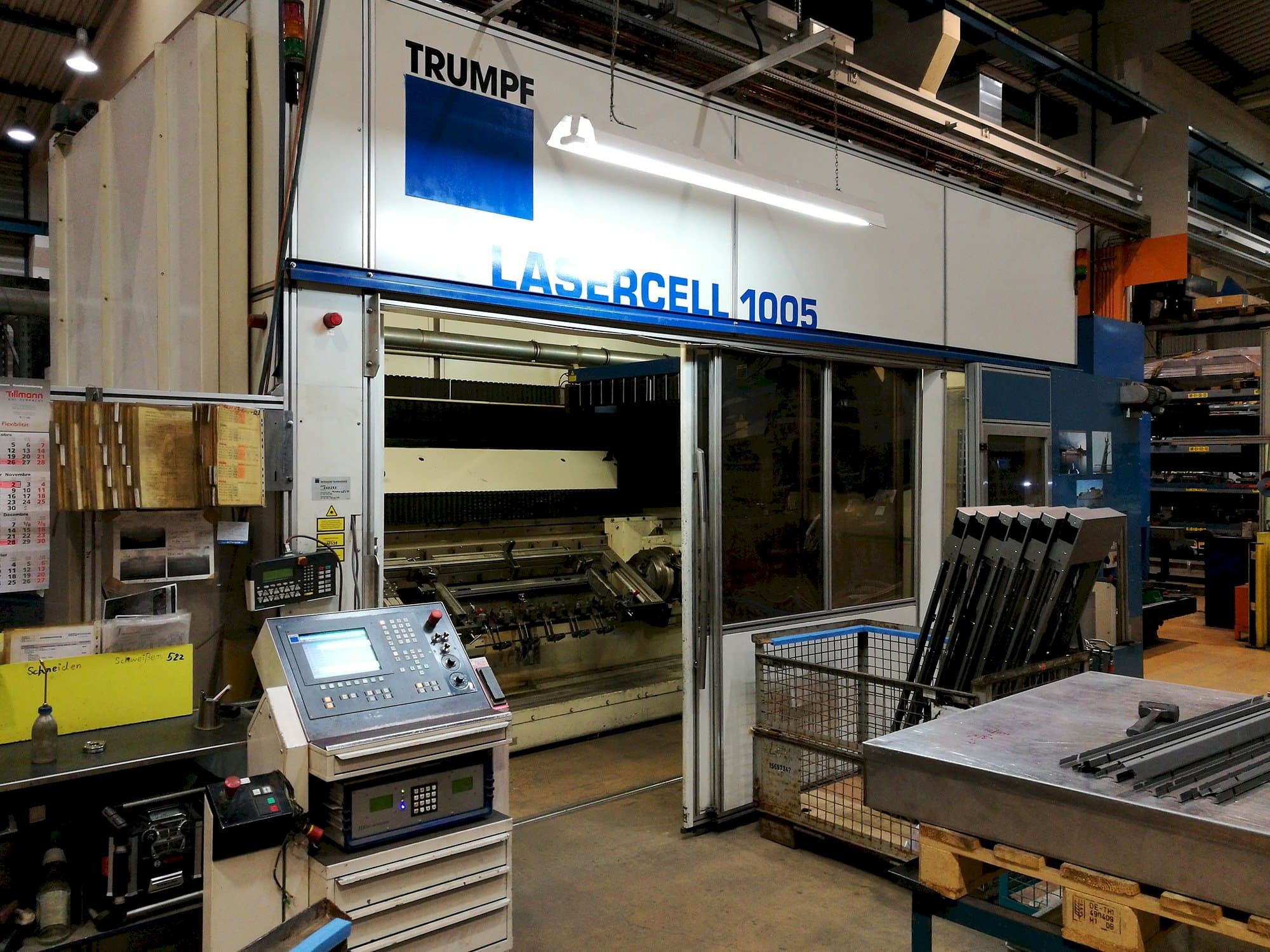 Linke Ansicht der Trumpf Lasercell TLC 1005 Maschine