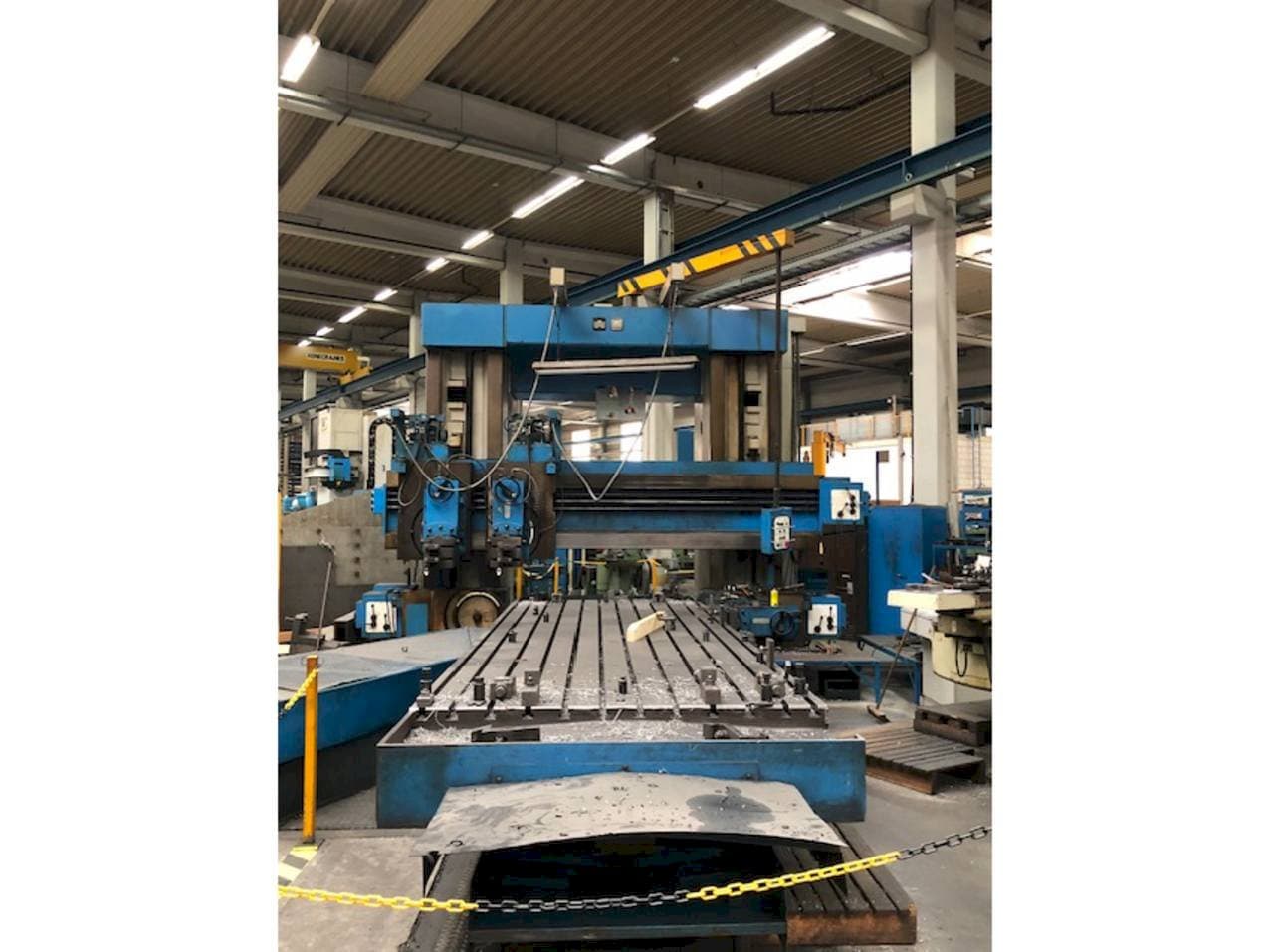 Frontansicht der SHV FELD12 Q251 Maschine