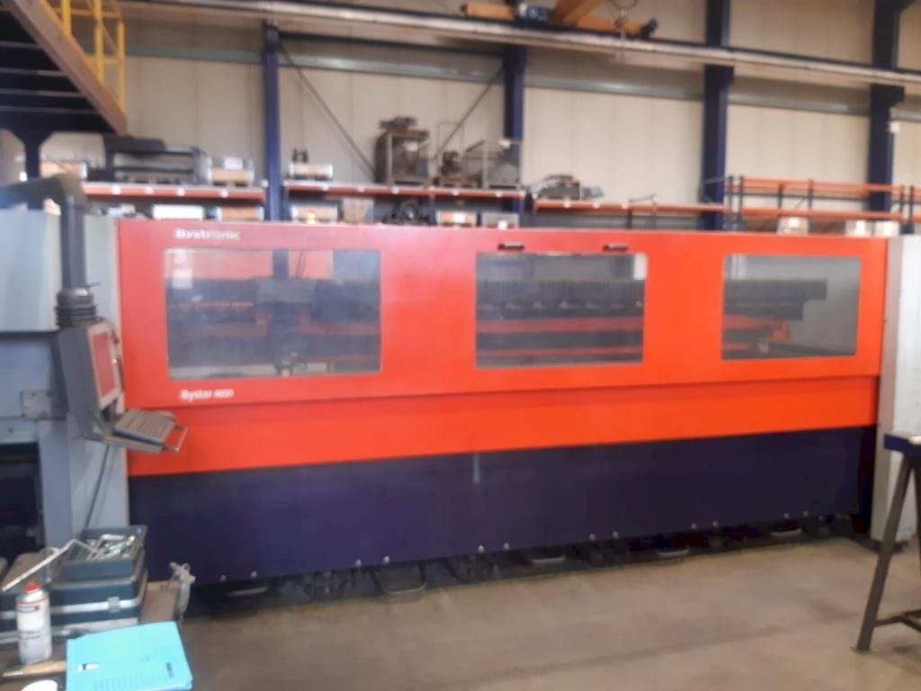 Frontansicht der Bystronic Bystar 4020 Maschine