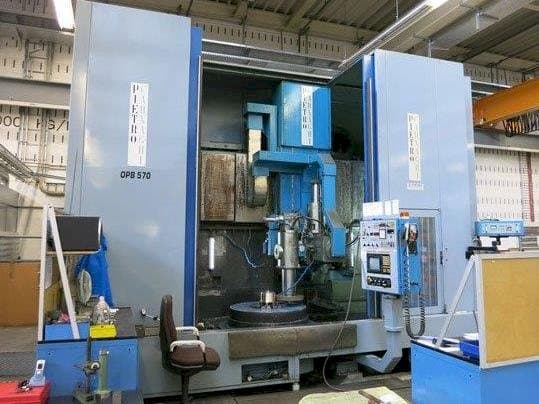 Frontansicht der PIETRO CARNAGHI ATF 8 SH Maschine