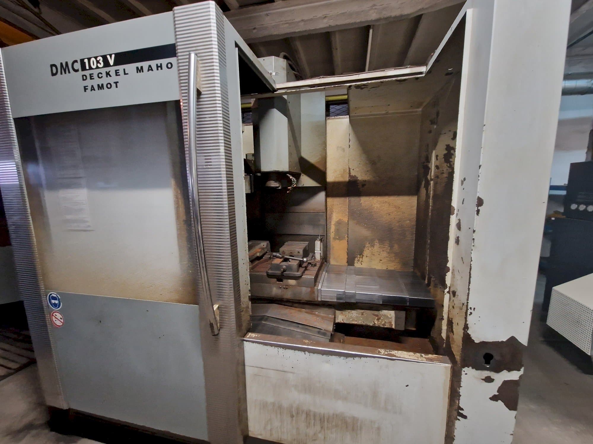 Frontansicht der DMG DMC 103V Maschine