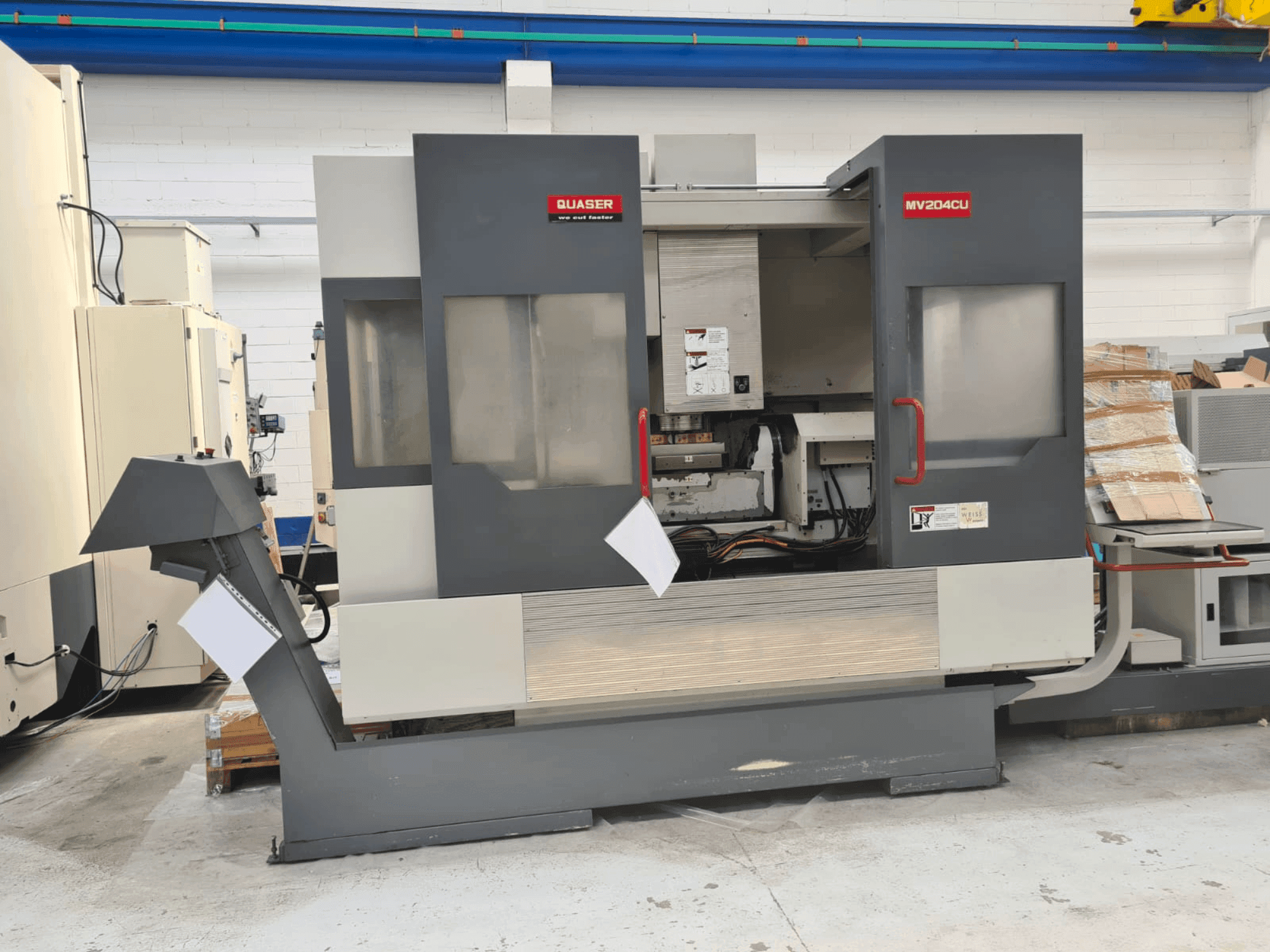 Frontansicht der Quaser MV204-CU/12  Maschine