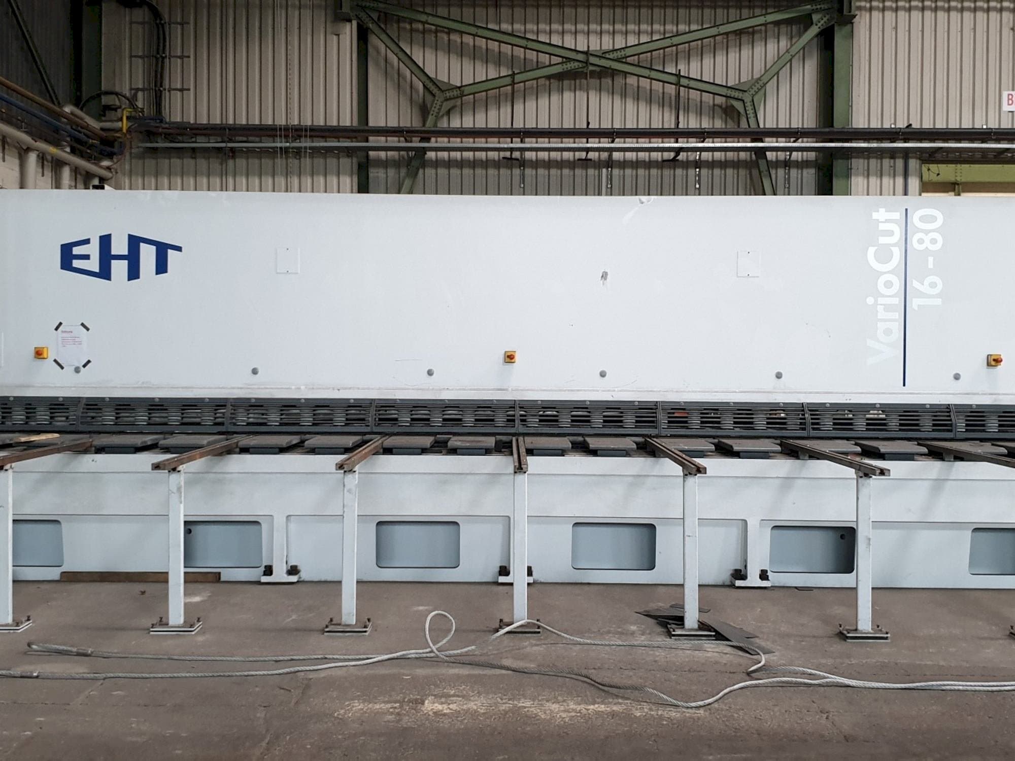 Frontansicht der EHT VarioCut 16-80 Maschine