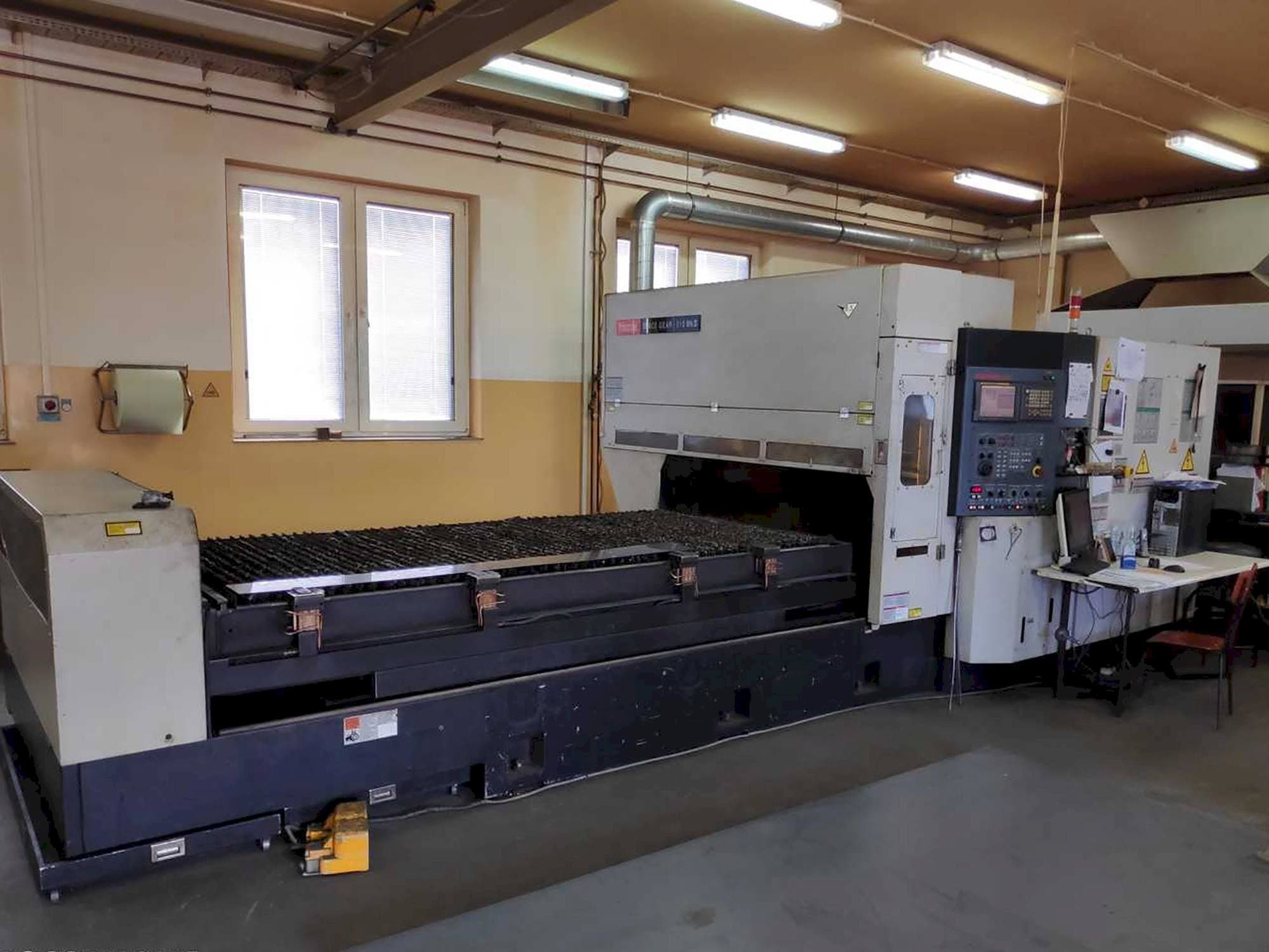 Frontansicht der Mazak Space Gear 510 Mk II Maschine