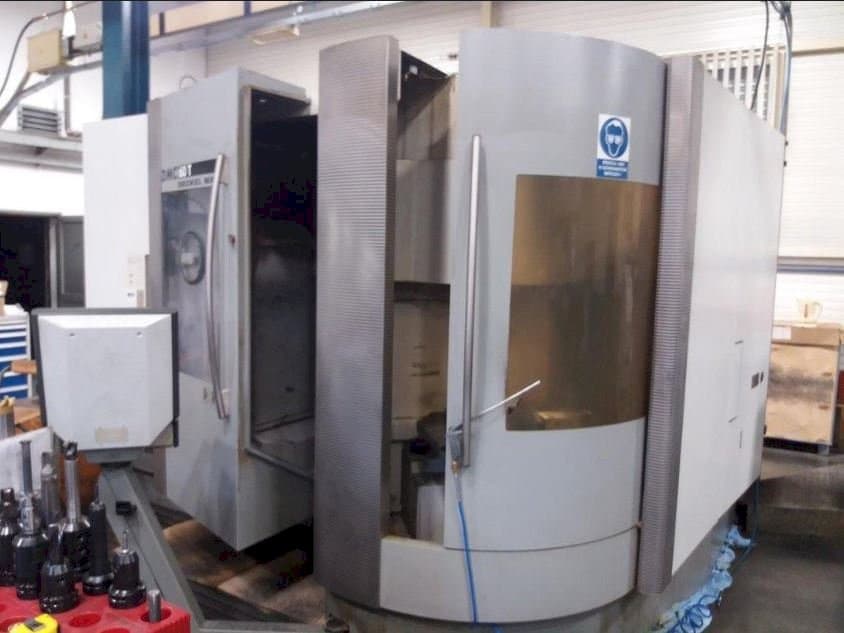 Frontansicht der DECKEL MAHO DMC 60T Maschine