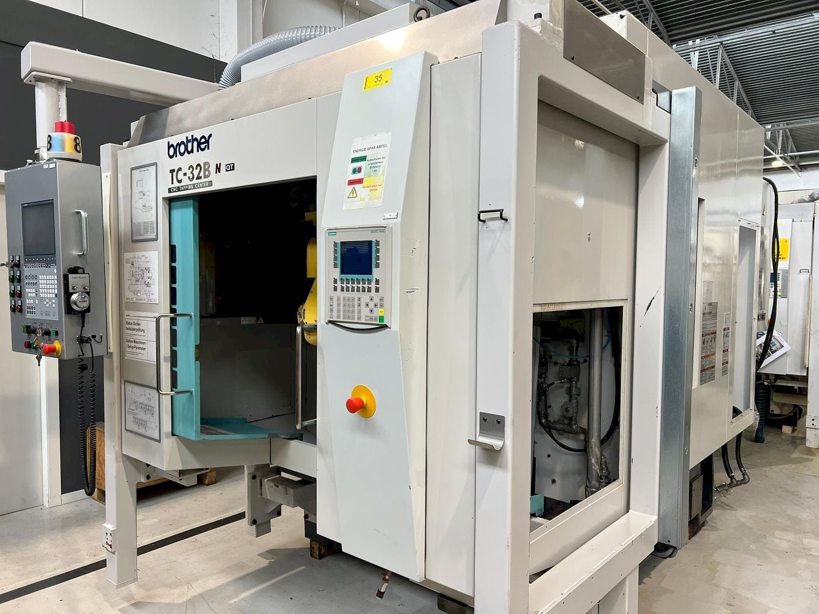 Frontansicht der Brother TC-32BN QT Maschine