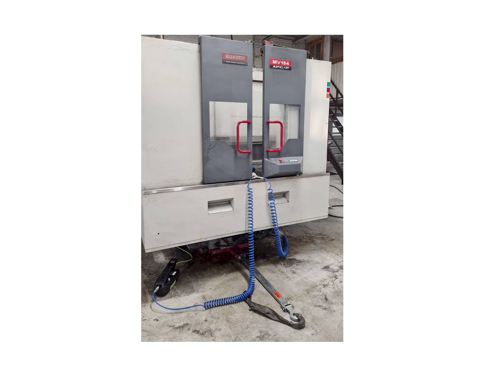Frontansicht der Quaser MV154APC/P12 Maschine
