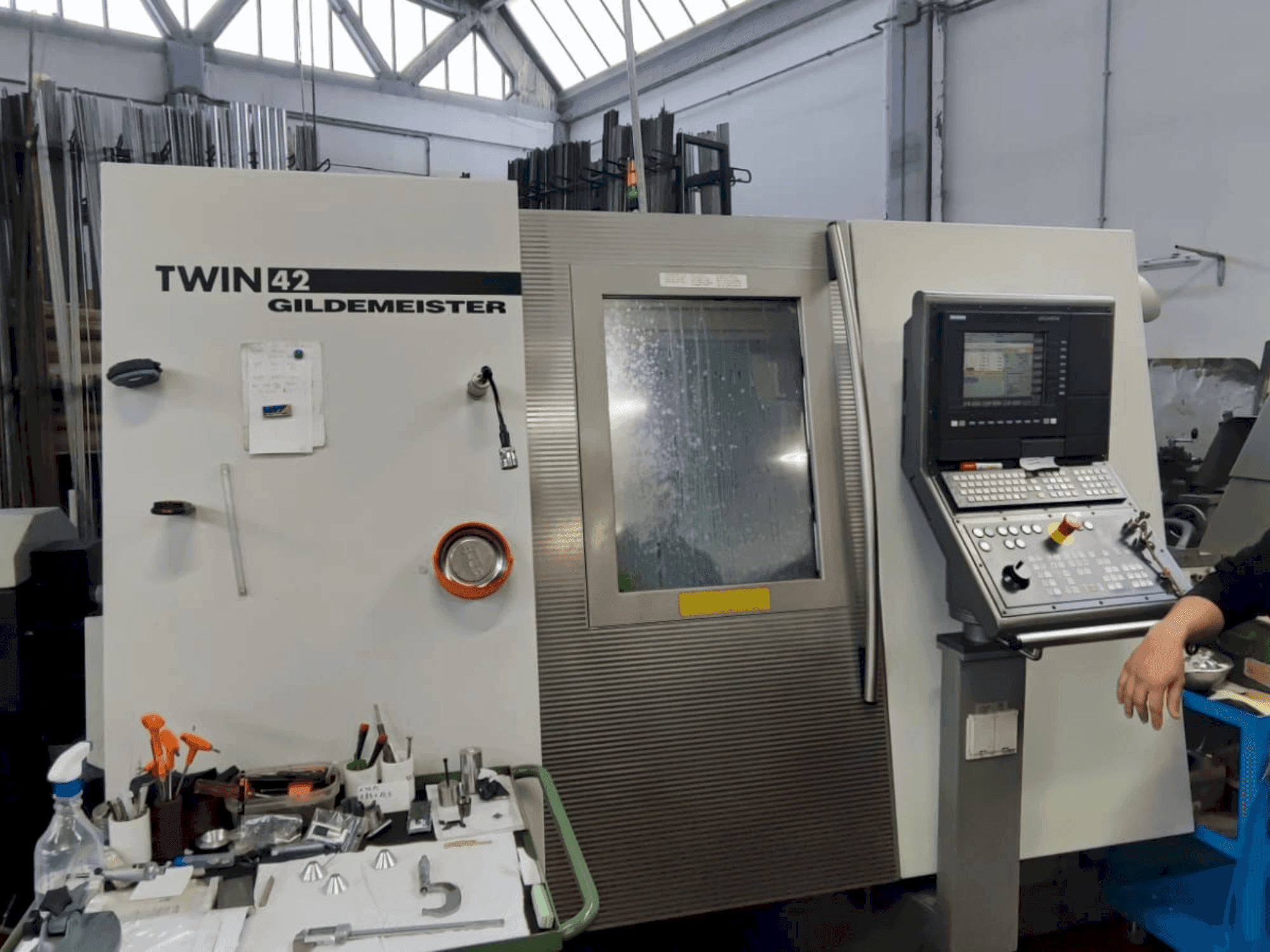 Frontansicht der Gildemeister TWIN 42 Maschine