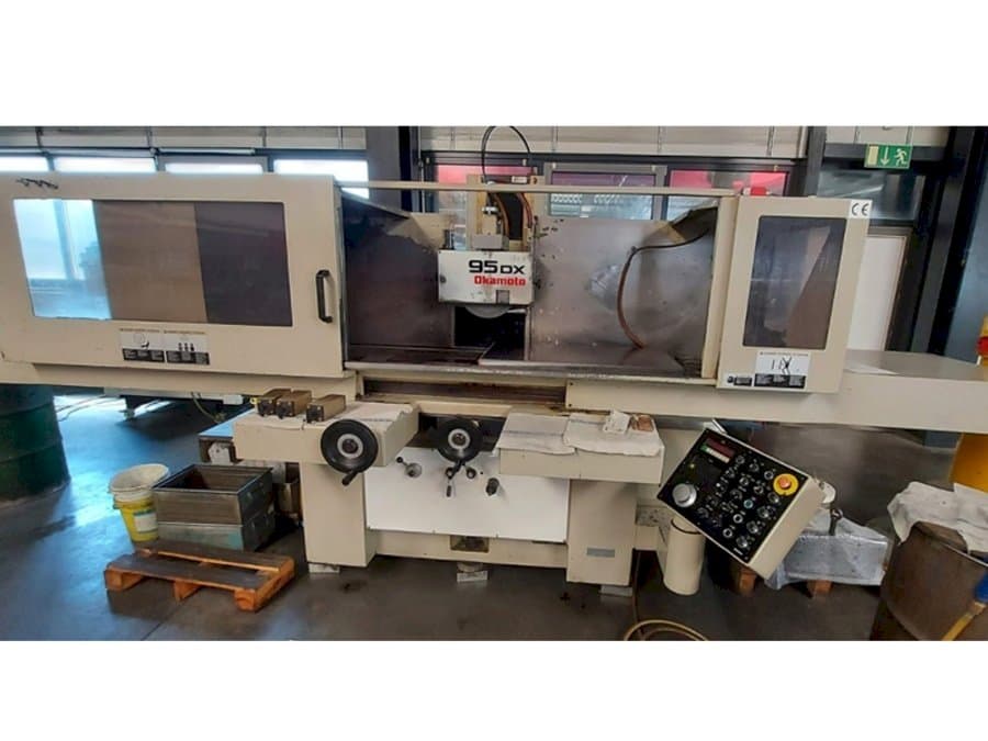 Frontansicht der OKAMOTO 95DX Maschine