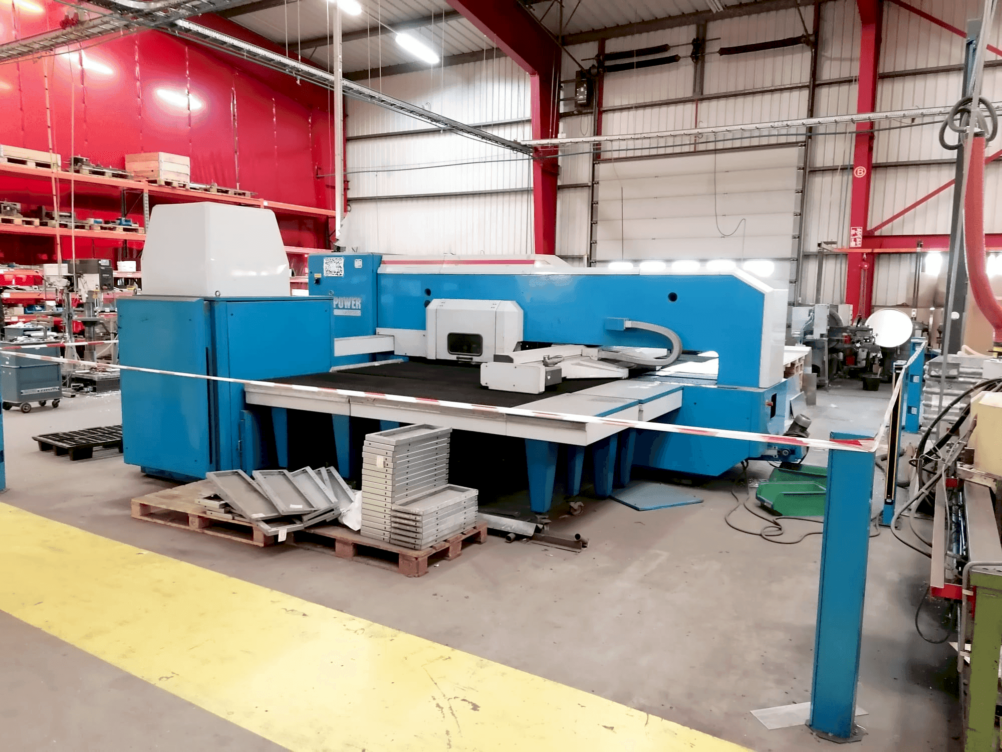 Frontansicht der Finn-Power F5-20 SB/AM  Maschine