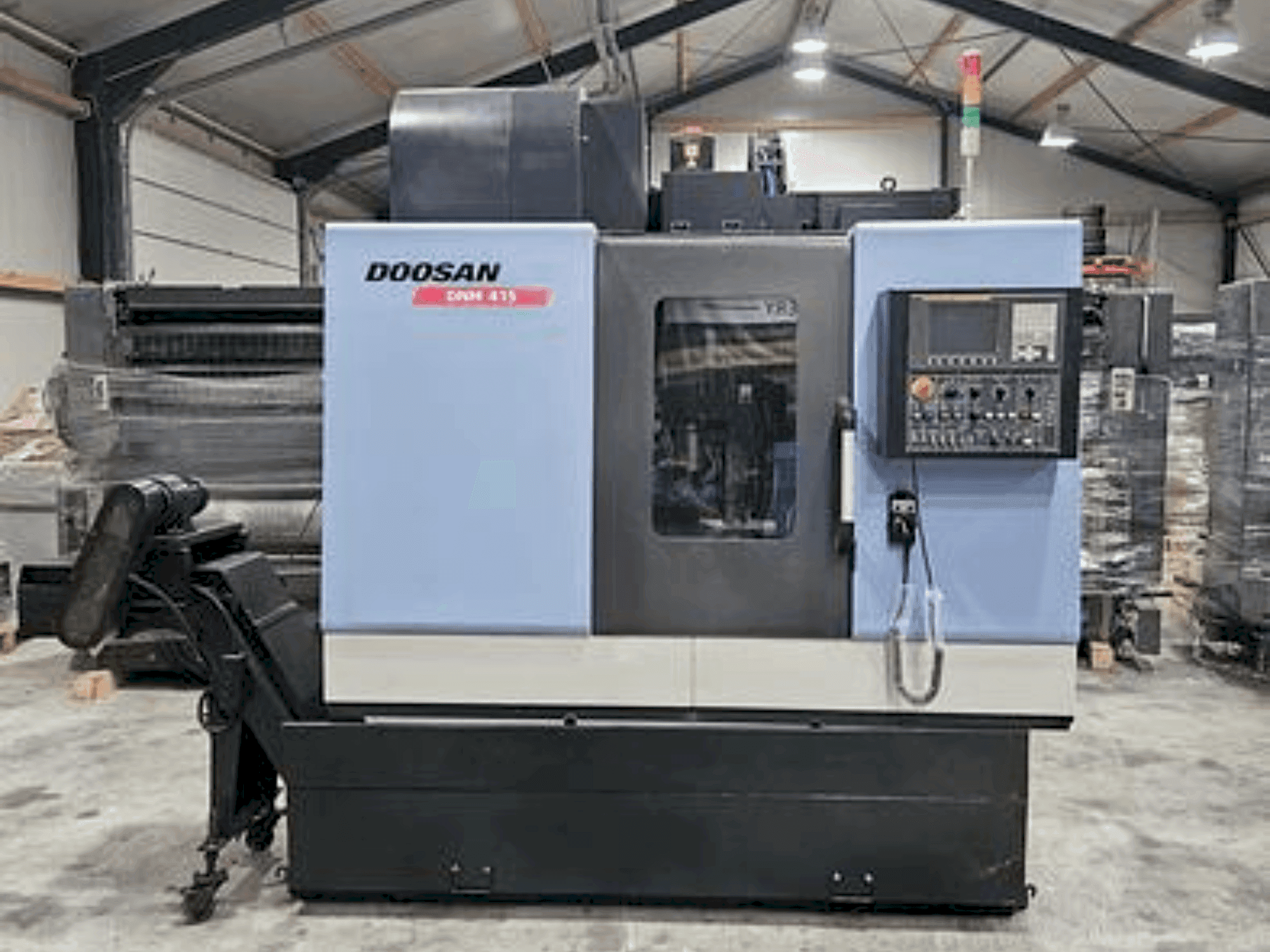 Frontansicht der DOOSAN DNM 415  (2015)  Maschine
