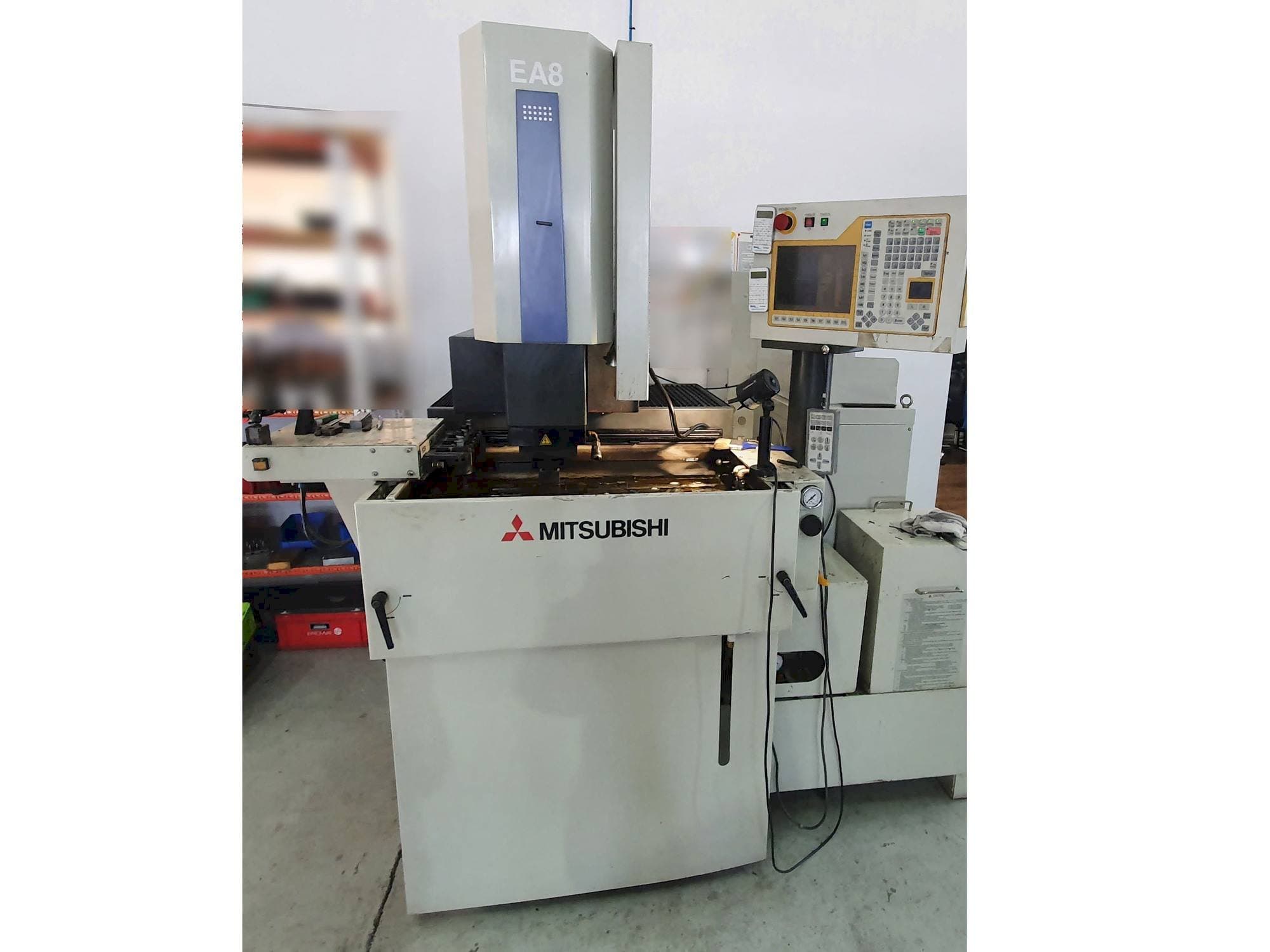 Frontansicht der Mitsubishi EA8  Maschine