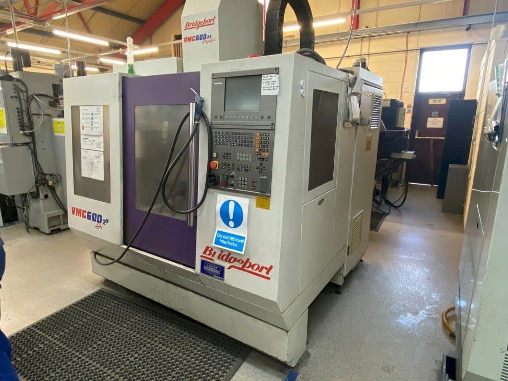Frontansicht der Bridgeport VMC 600/22 Digital Maschine